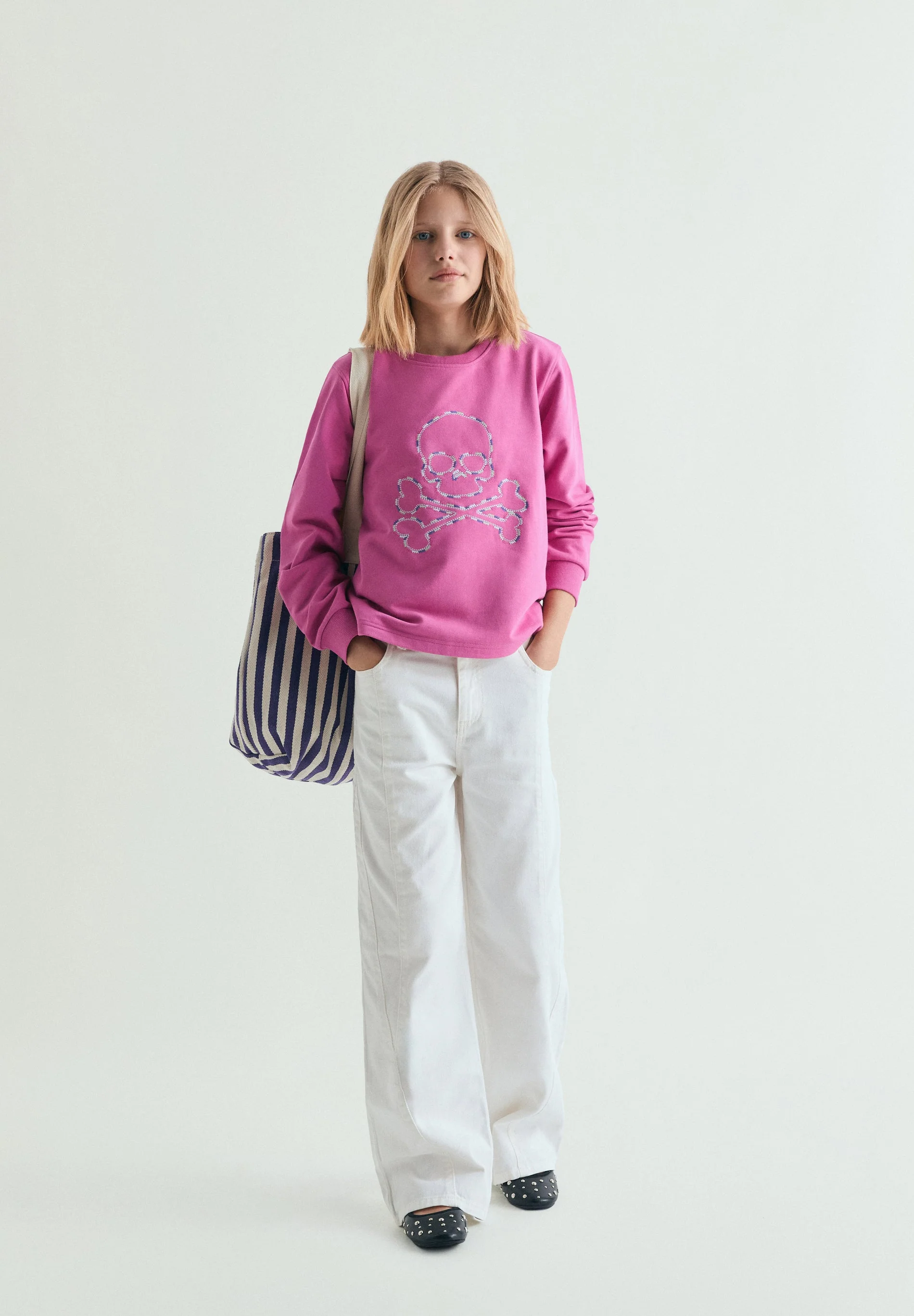 SWEATSHIRT WITH CONTRAST EMBROIDERY