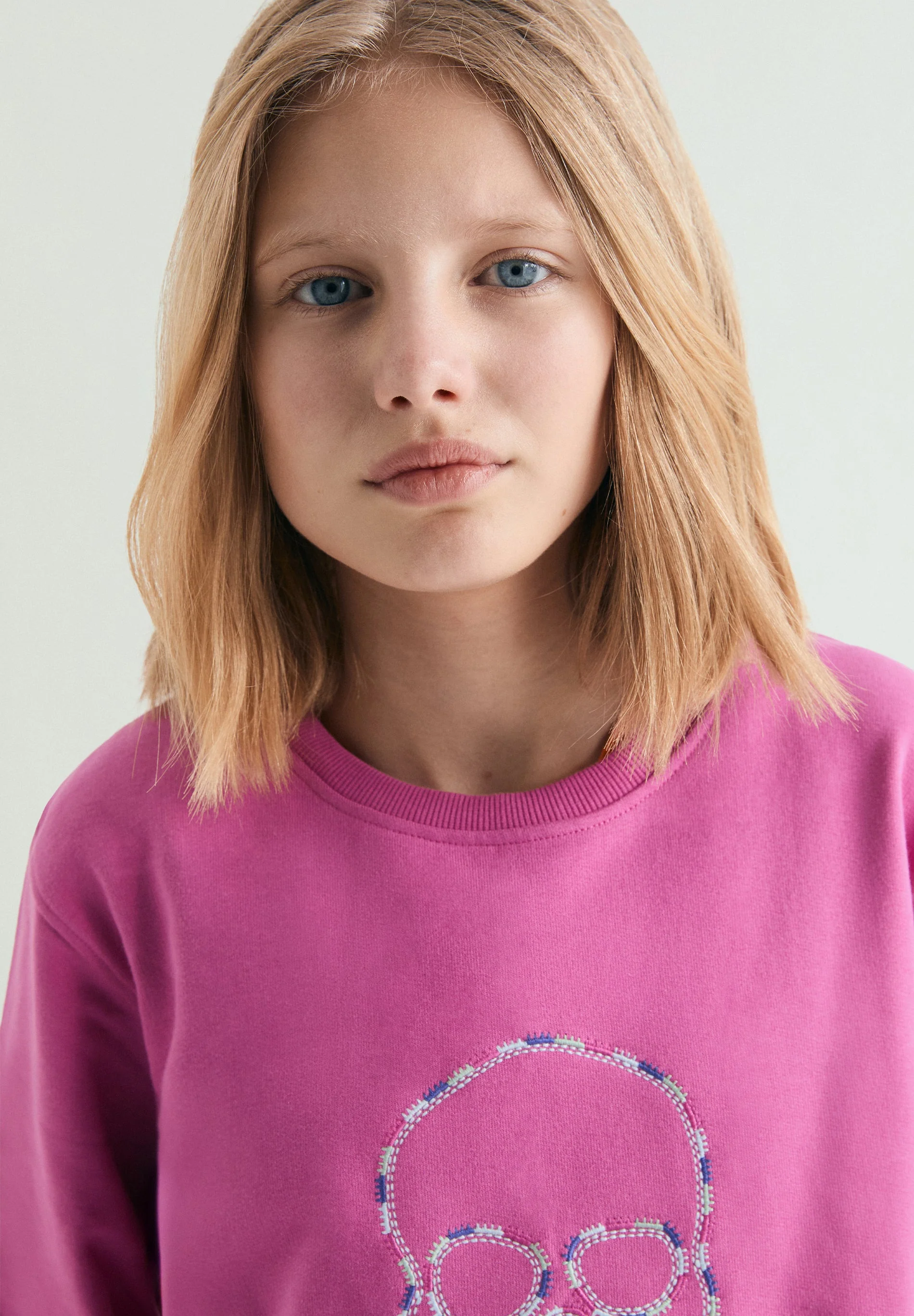 SWEATSHIRT WITH CONTRAST EMBROIDERY - Image 3