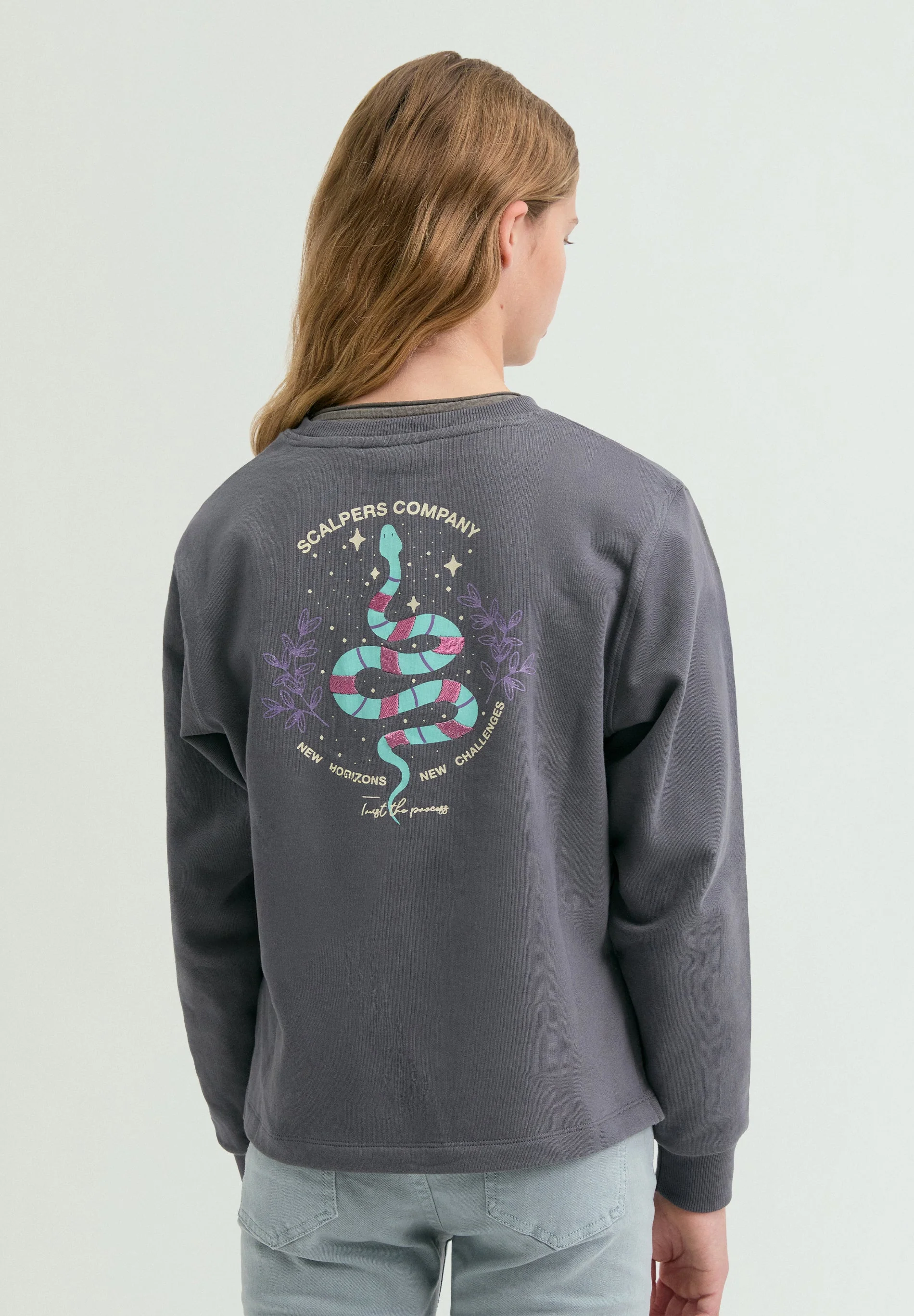 SWEATSHIRT WITH CONTRAST EMBROIDERY - Image 2