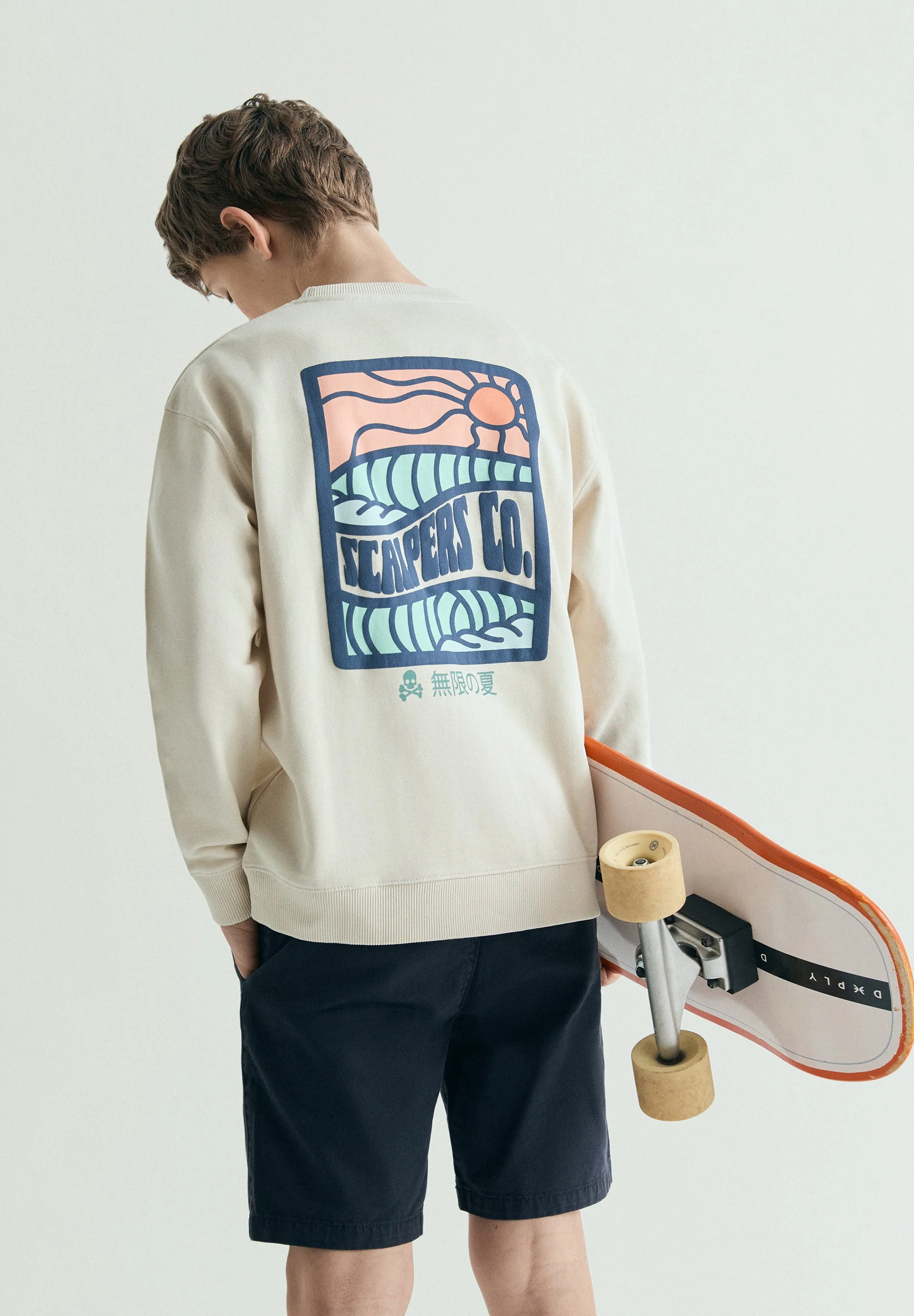 SWEATSHIRT WITH BACK PRINT AND POCKET