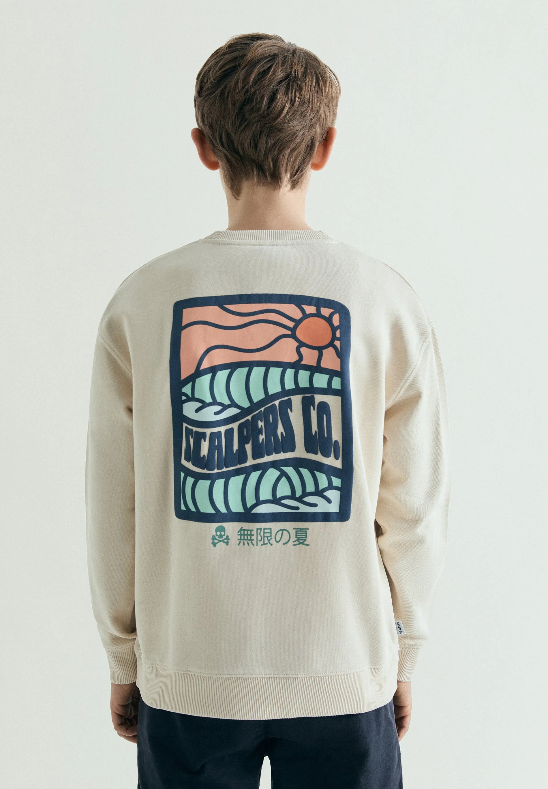 SWEATSHIRT WITH BACK PRINT AND POCKET - Image 4
