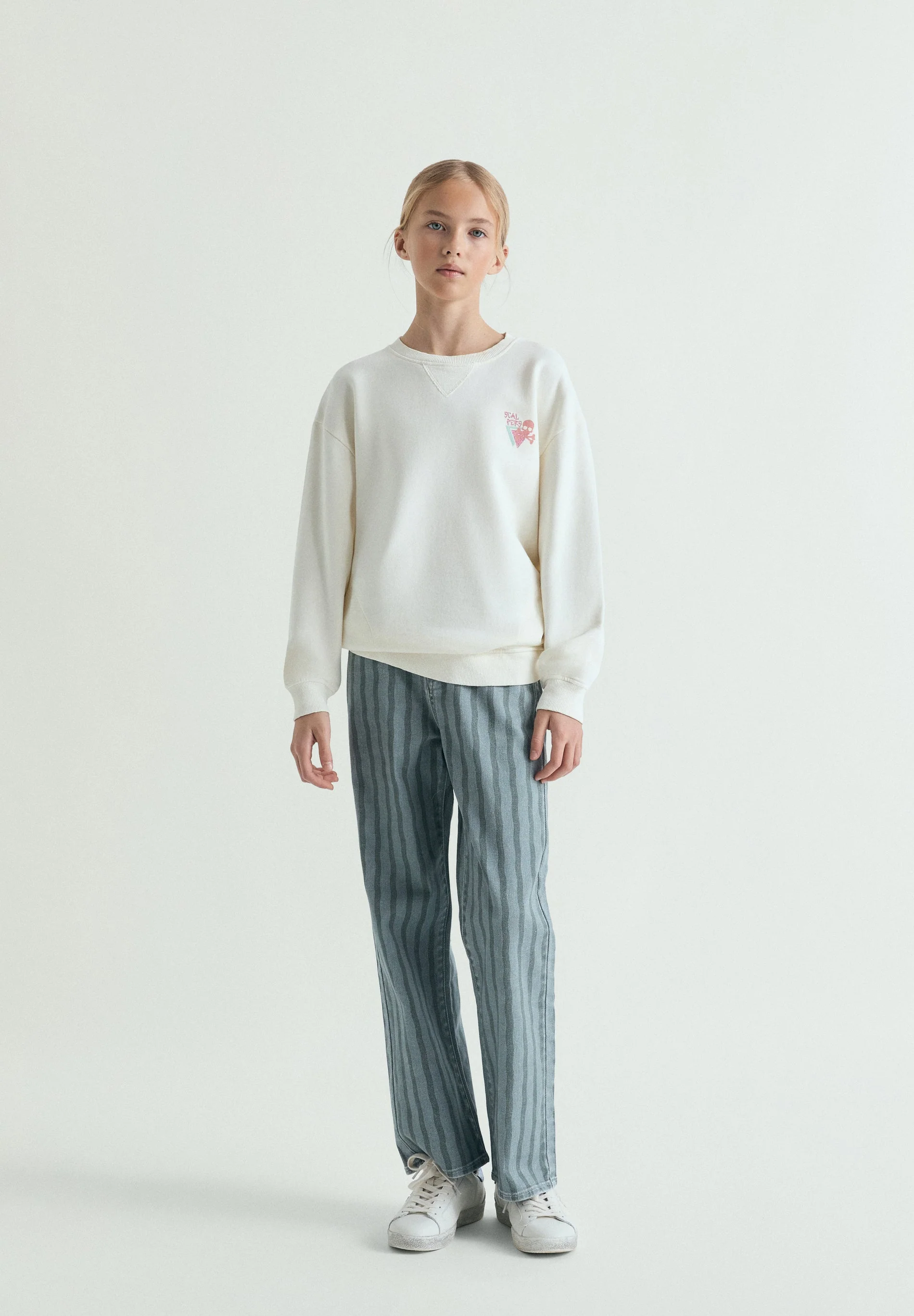 SWEATSHIRT WITH PRINTED BACK - Image 5