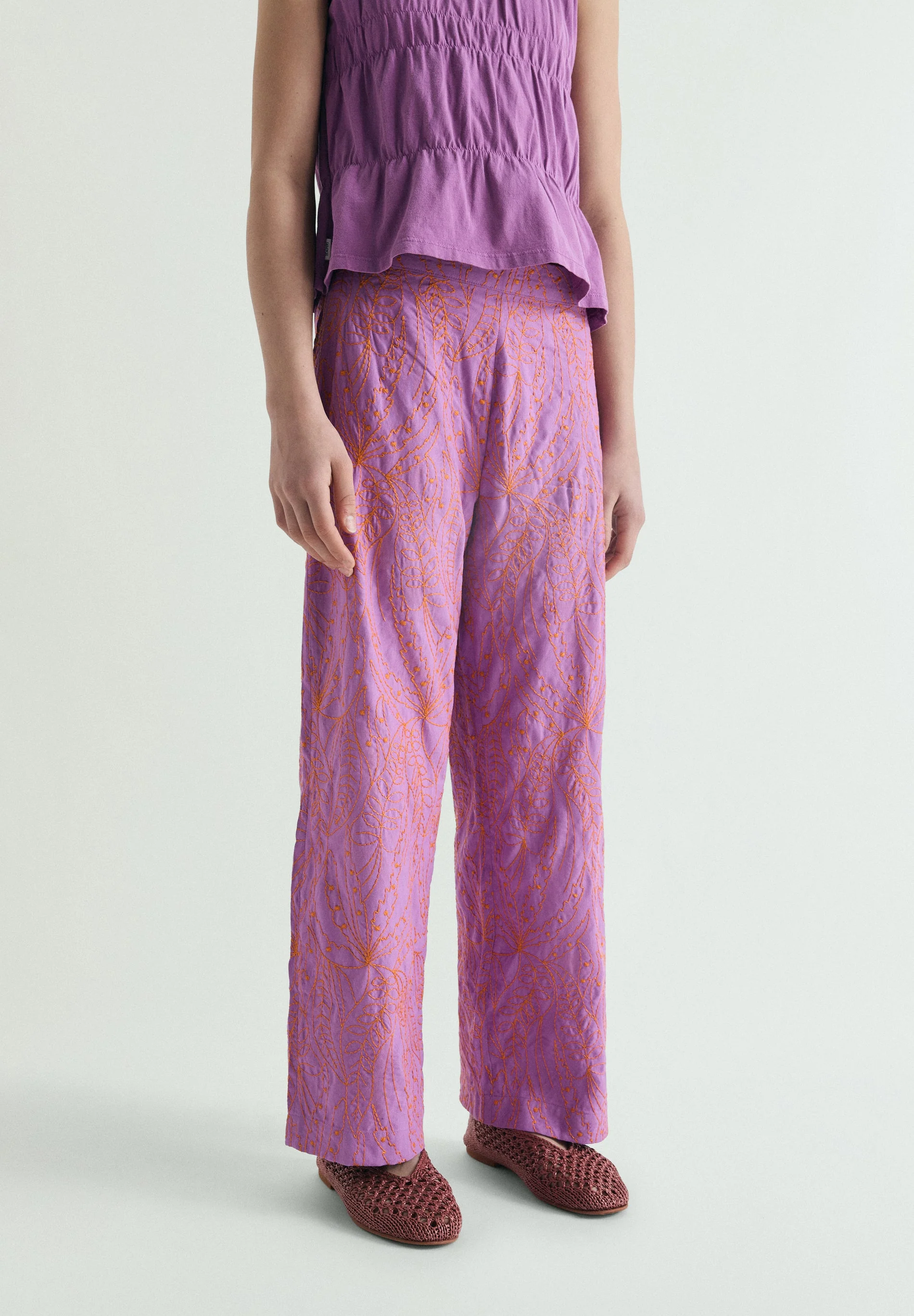TROUSERS WITH CONTRAST EMBROIDERY - Image 3