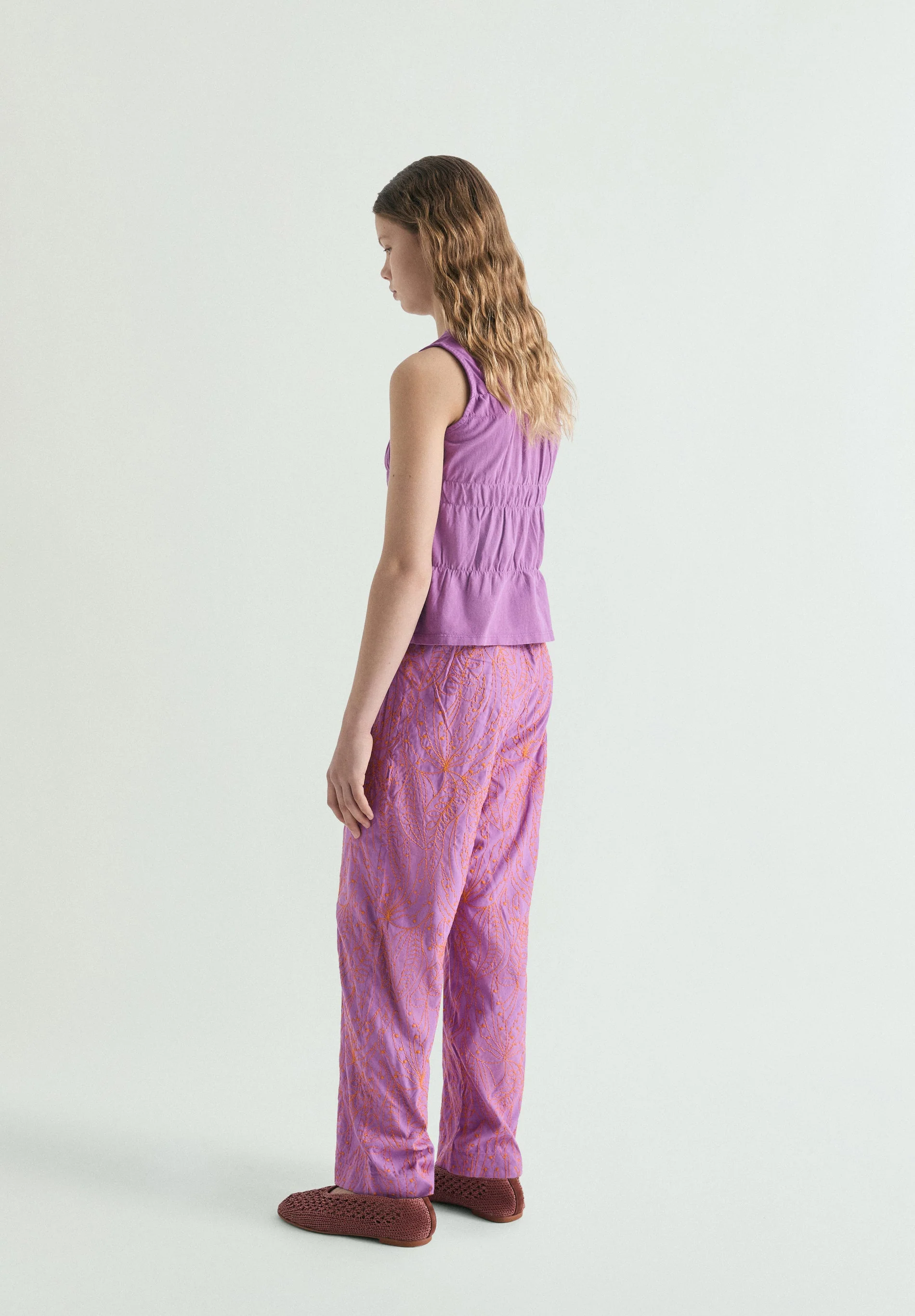 TROUSERS WITH CONTRAST EMBROIDERY - Image 4