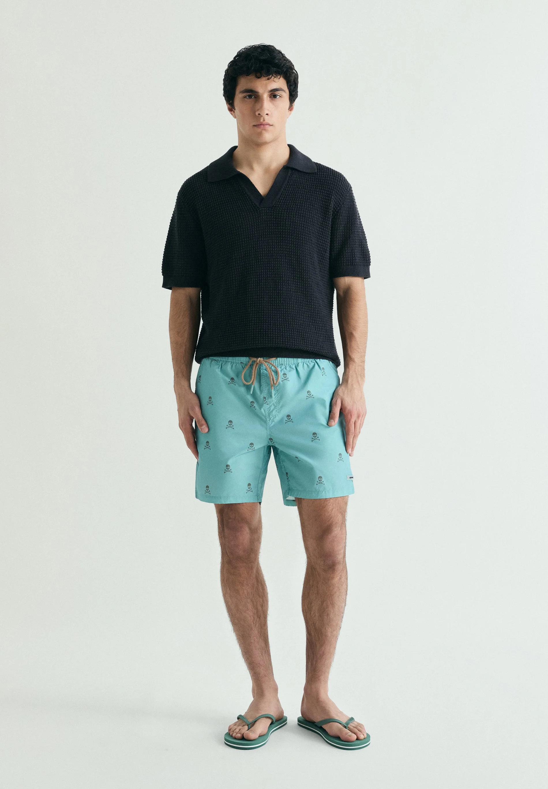 CONTRAST SKULL SWIMMING TRUNKS