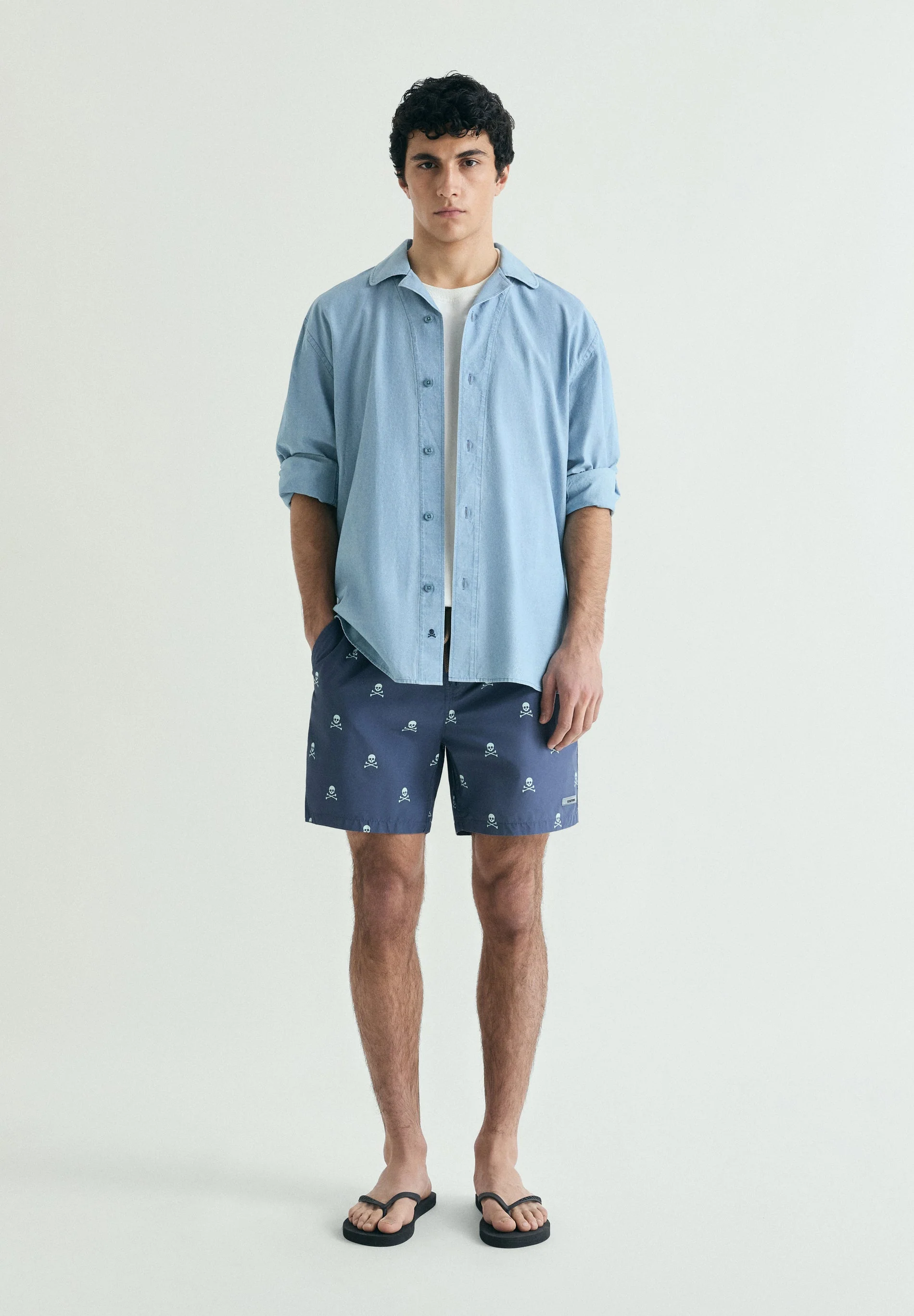 CONTRAST SKULL SWIMMING TRUNKS