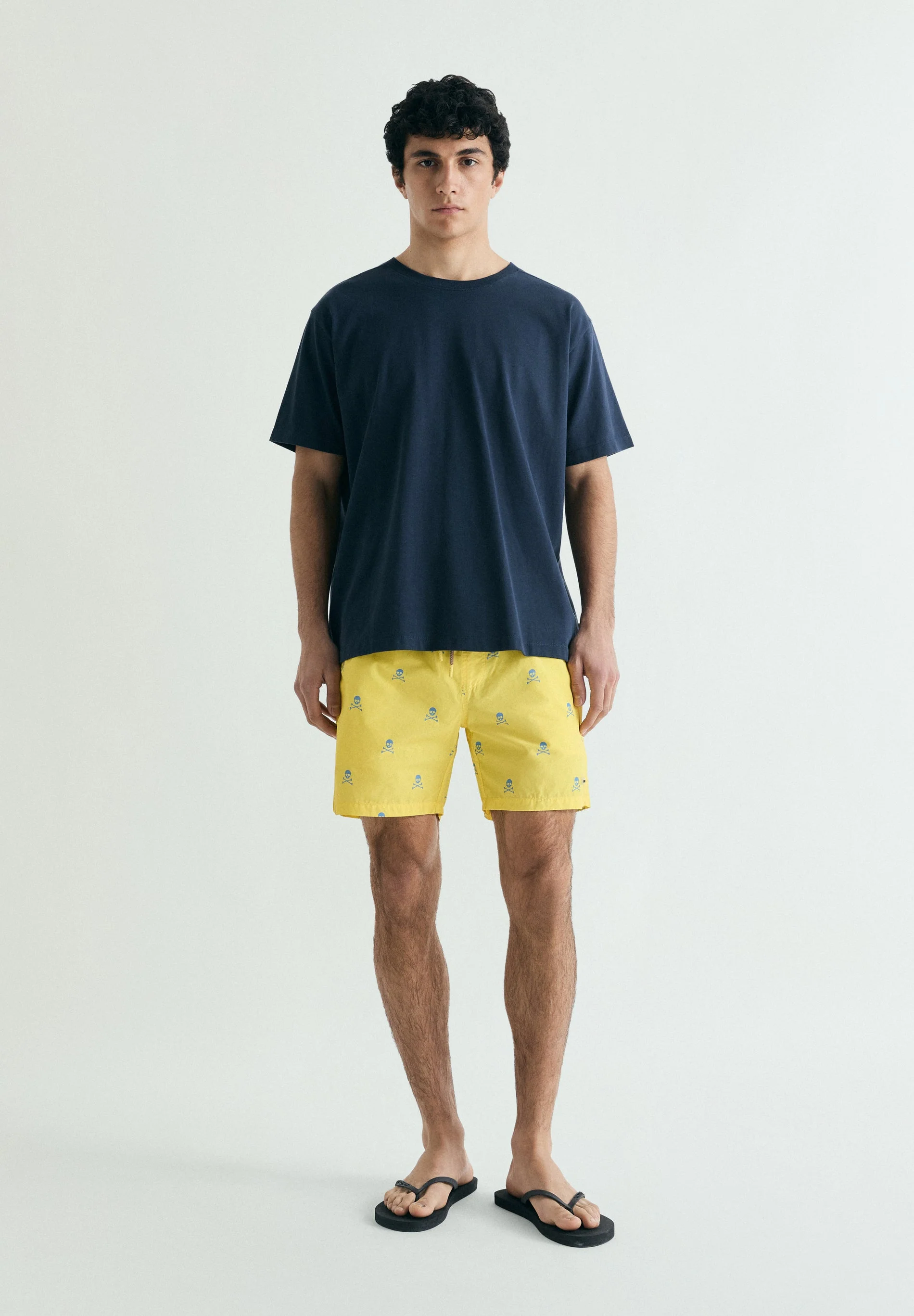 CONTRAST SKULL SWIMMING TRUNKS