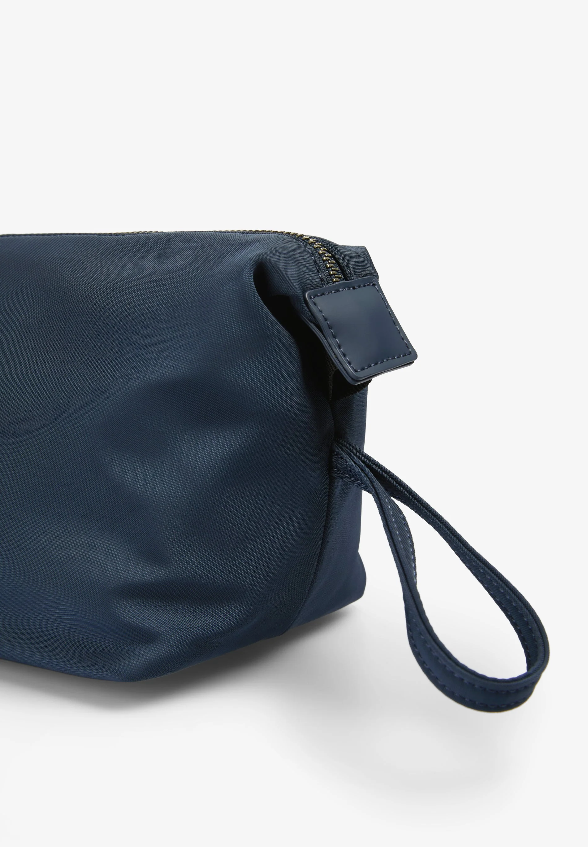 TECHNICAL TOILETRY BAG - Image 5