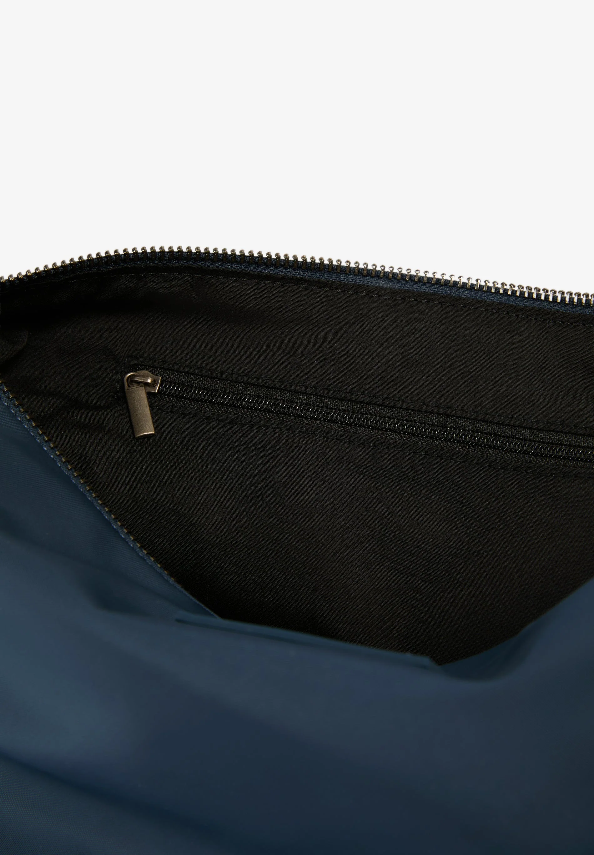 TECHNICAL TOILETRY BAG - Image 7