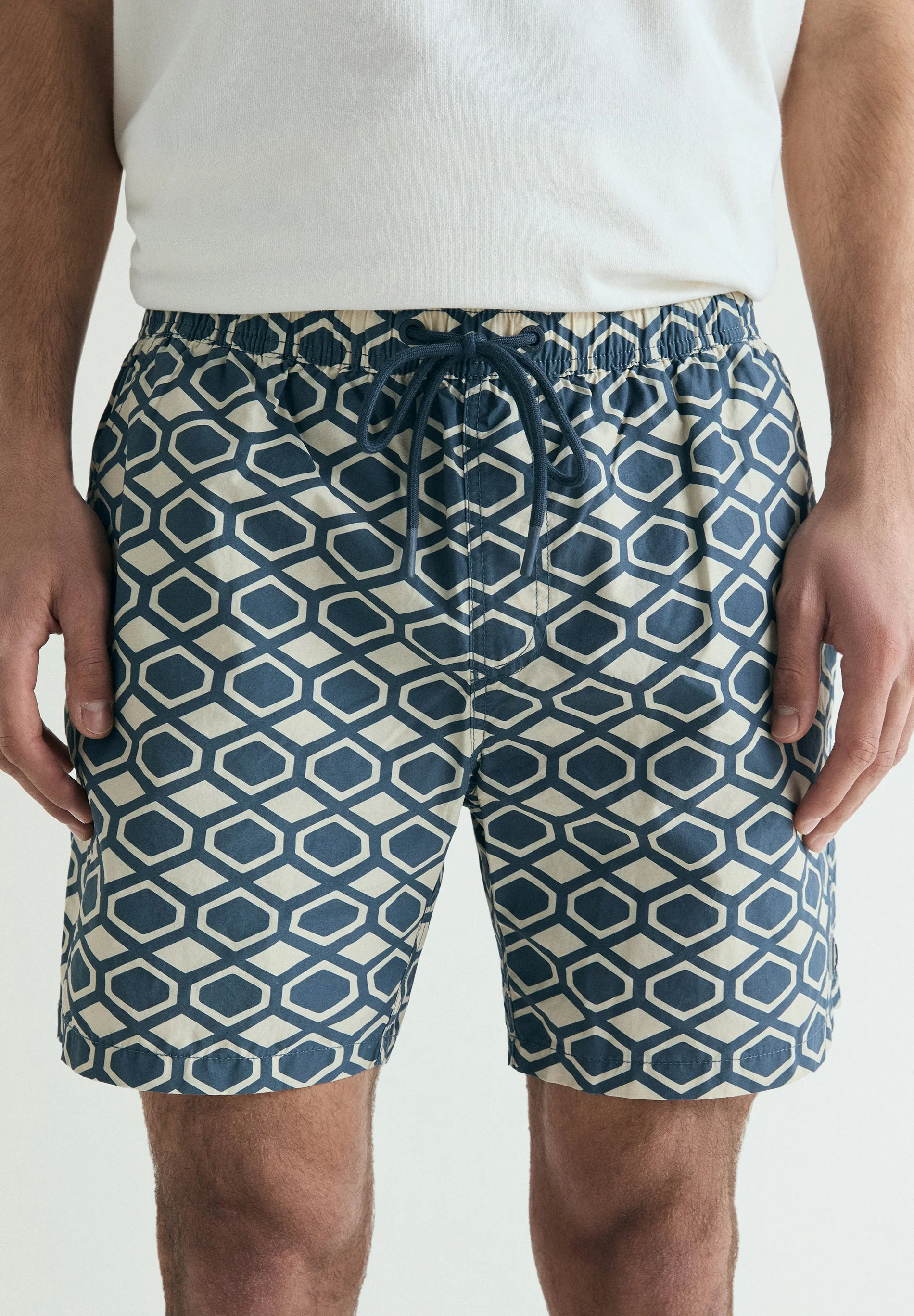 GEOMETRIC PRINT SWIMMING TRUNKS - Image 3