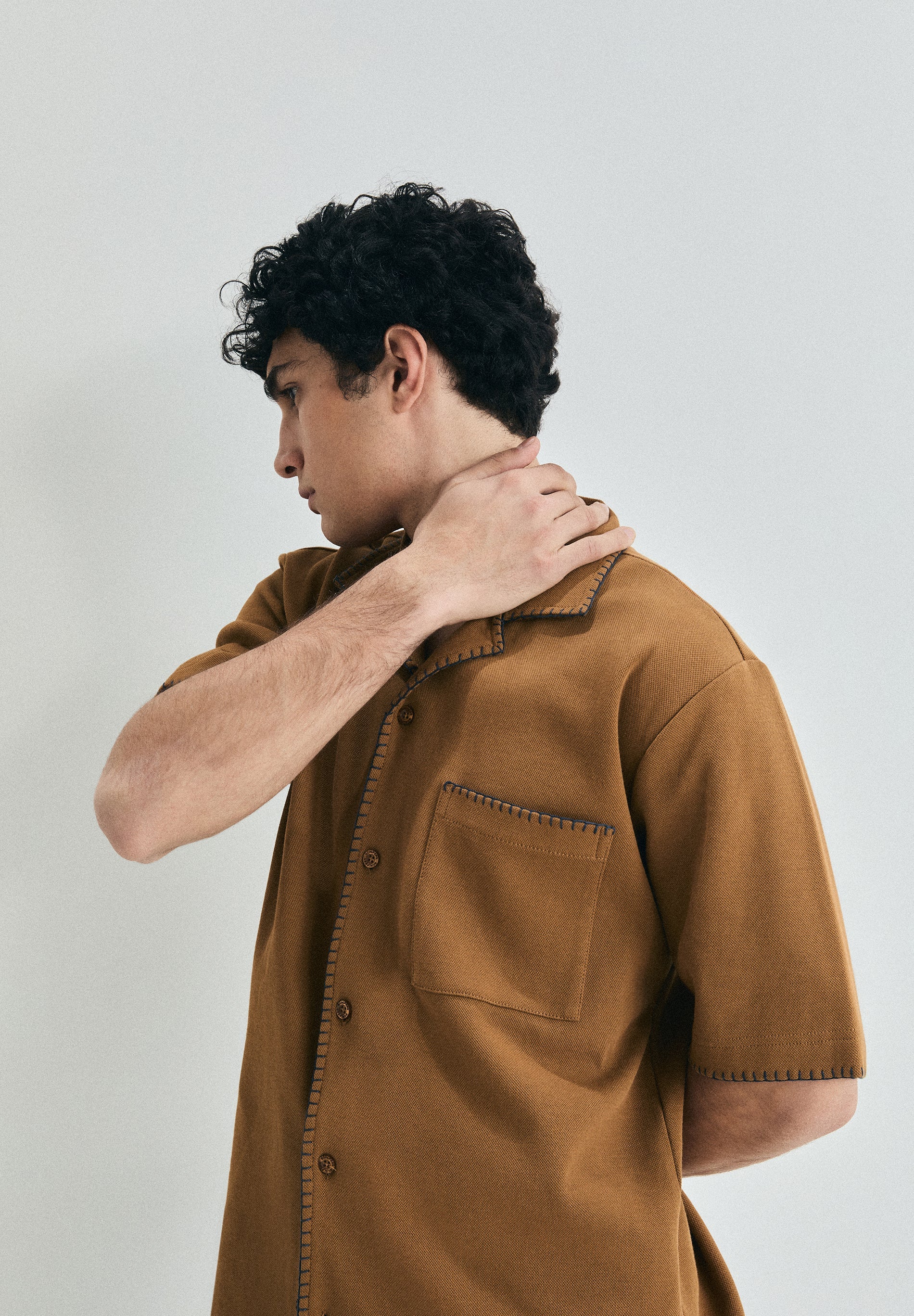 SHORT SLEEVE SHIRT WITH SEAMS - Image 2