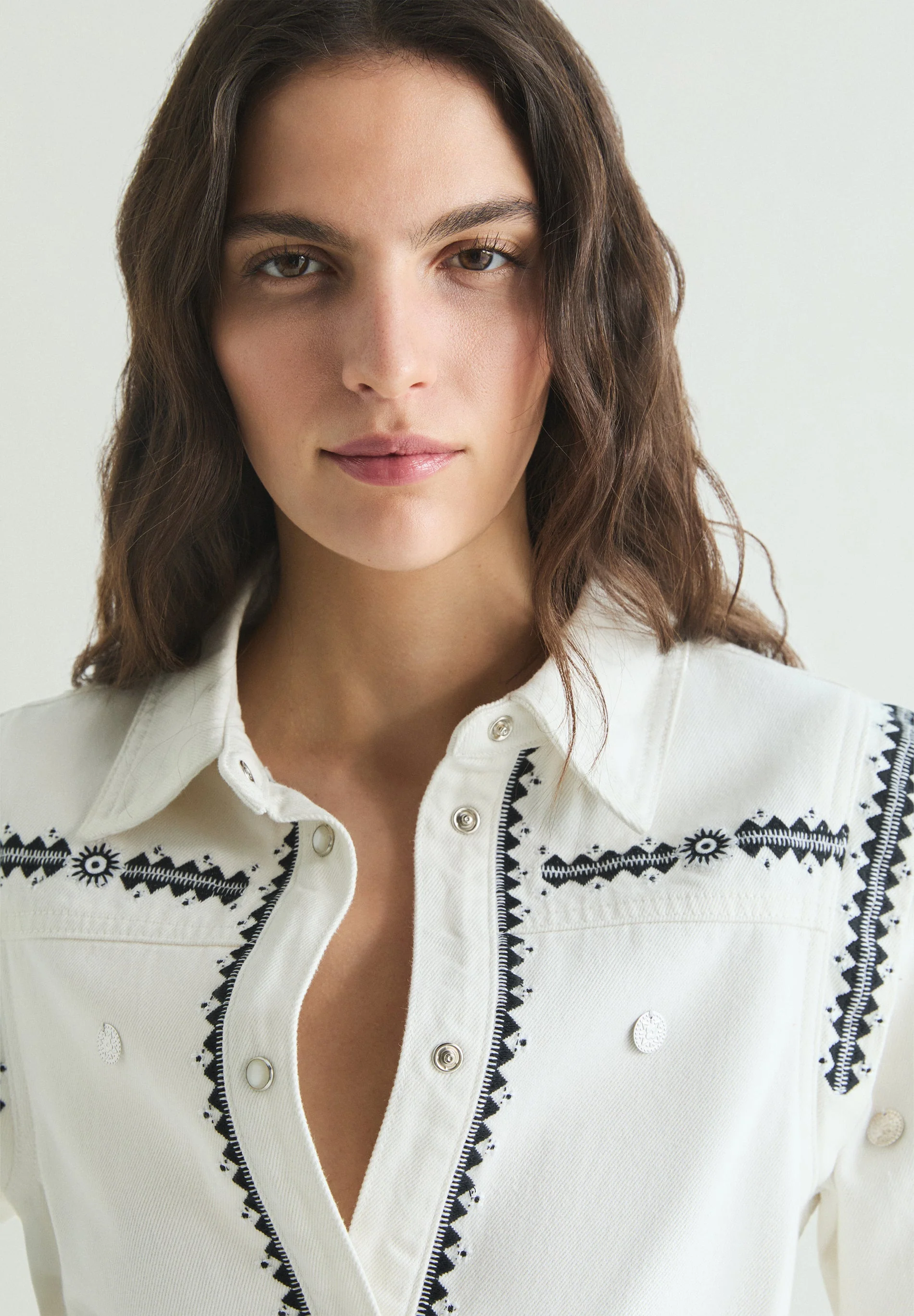 ETHNIC PRINT DENIM SHIRT - Image 4