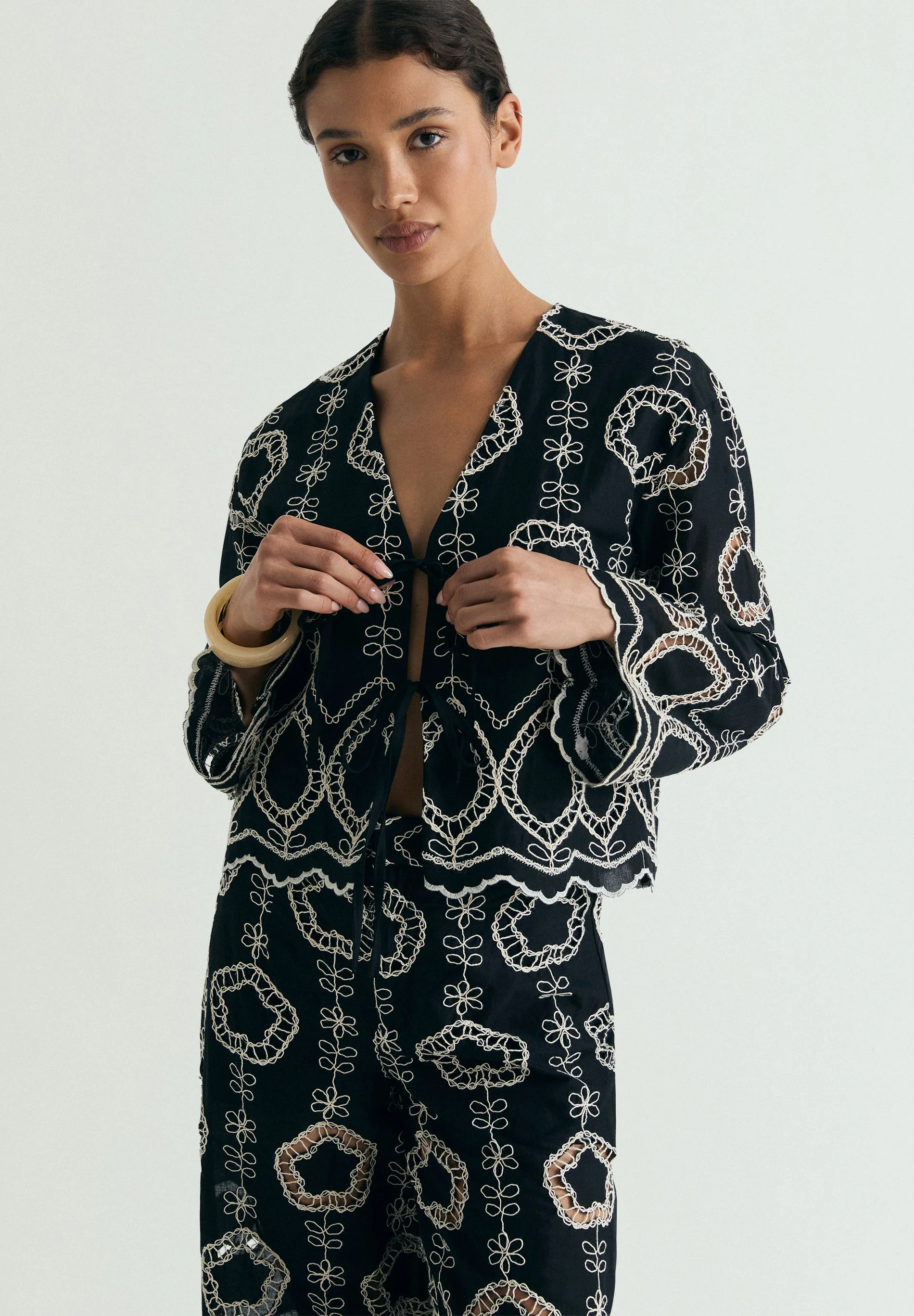 CONTRAST EMBROIDERED SHIRT