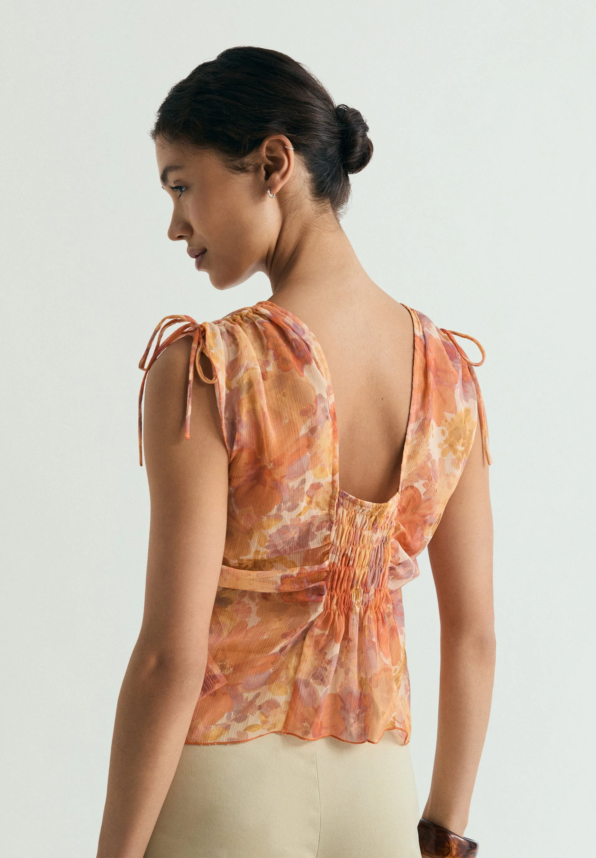FLORAL GATHERED BLOUSE - Image 2