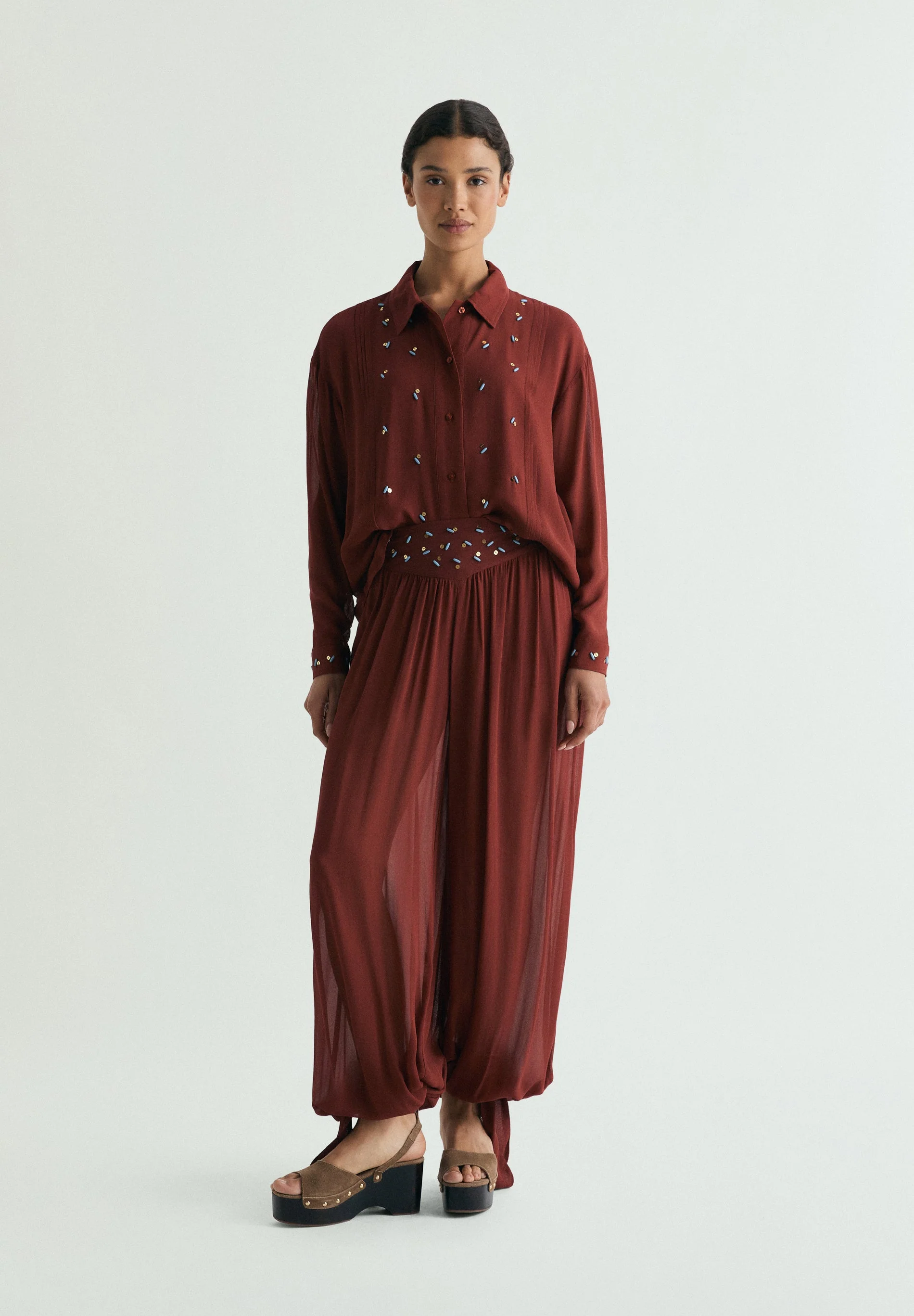 VISCOSE BLOUSE WITH APPLIQUĂ DETAIL