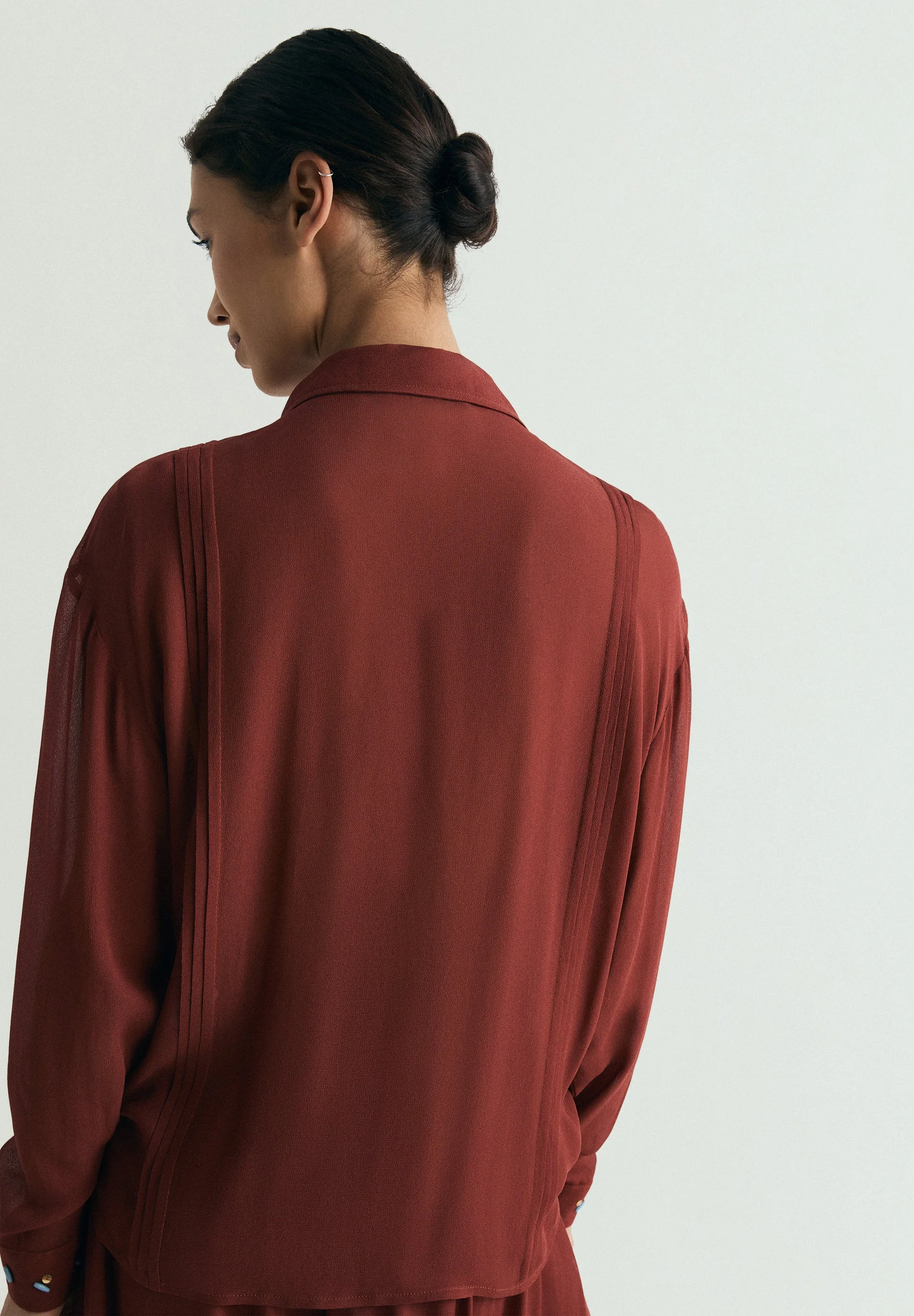 VISCOSE BLOUSE WITH APPLIQUĂ DETAIL - Image 3
