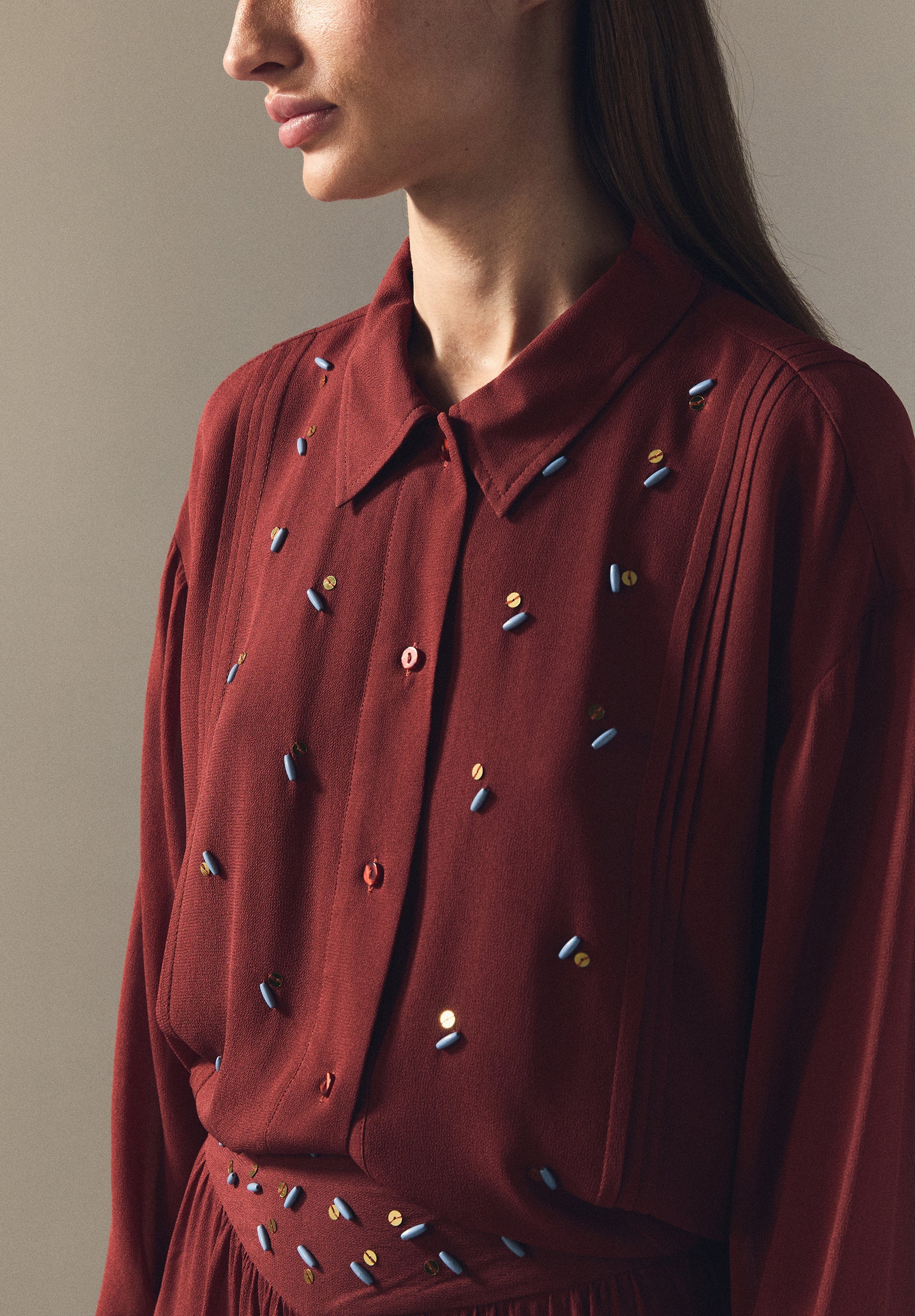 VISCOSE BLOUSE WITH APPLIQUĂ DETAIL - Image 7