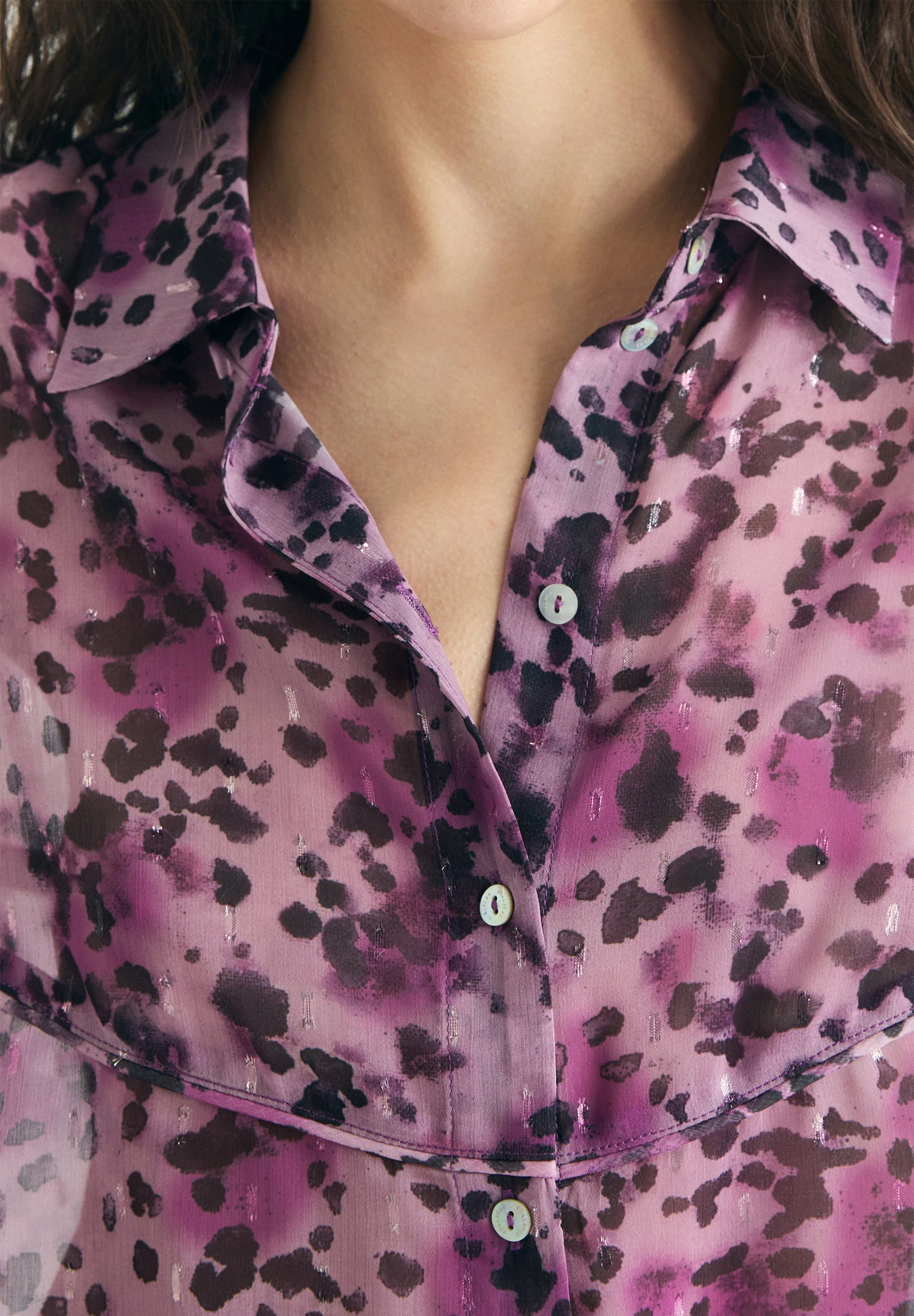 ANIMAL PRINT FLUID BLOUSE - Image 4