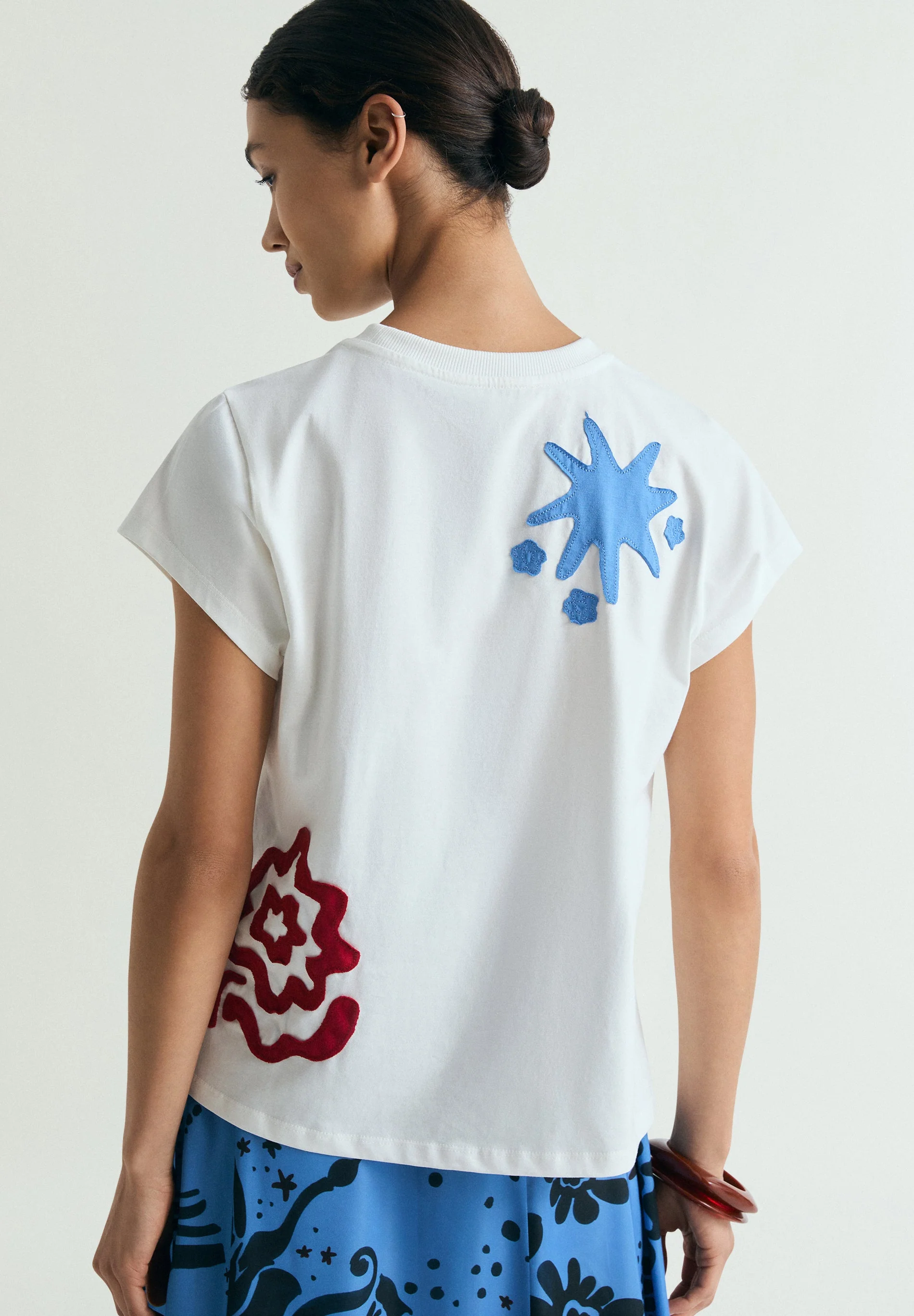 EMBROIDERED PATCH T-SHIRT - Image 3
