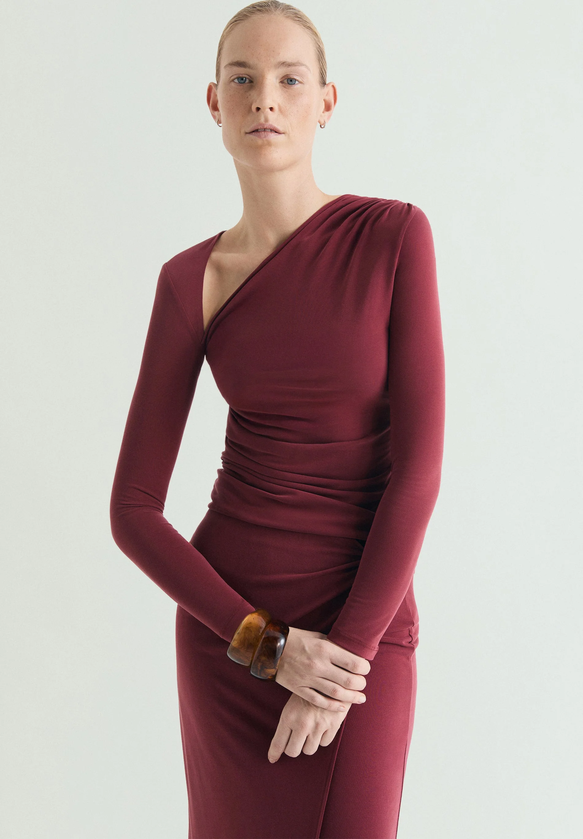 ASYMMETRIC LOOSE-FITTING T-SHIRT