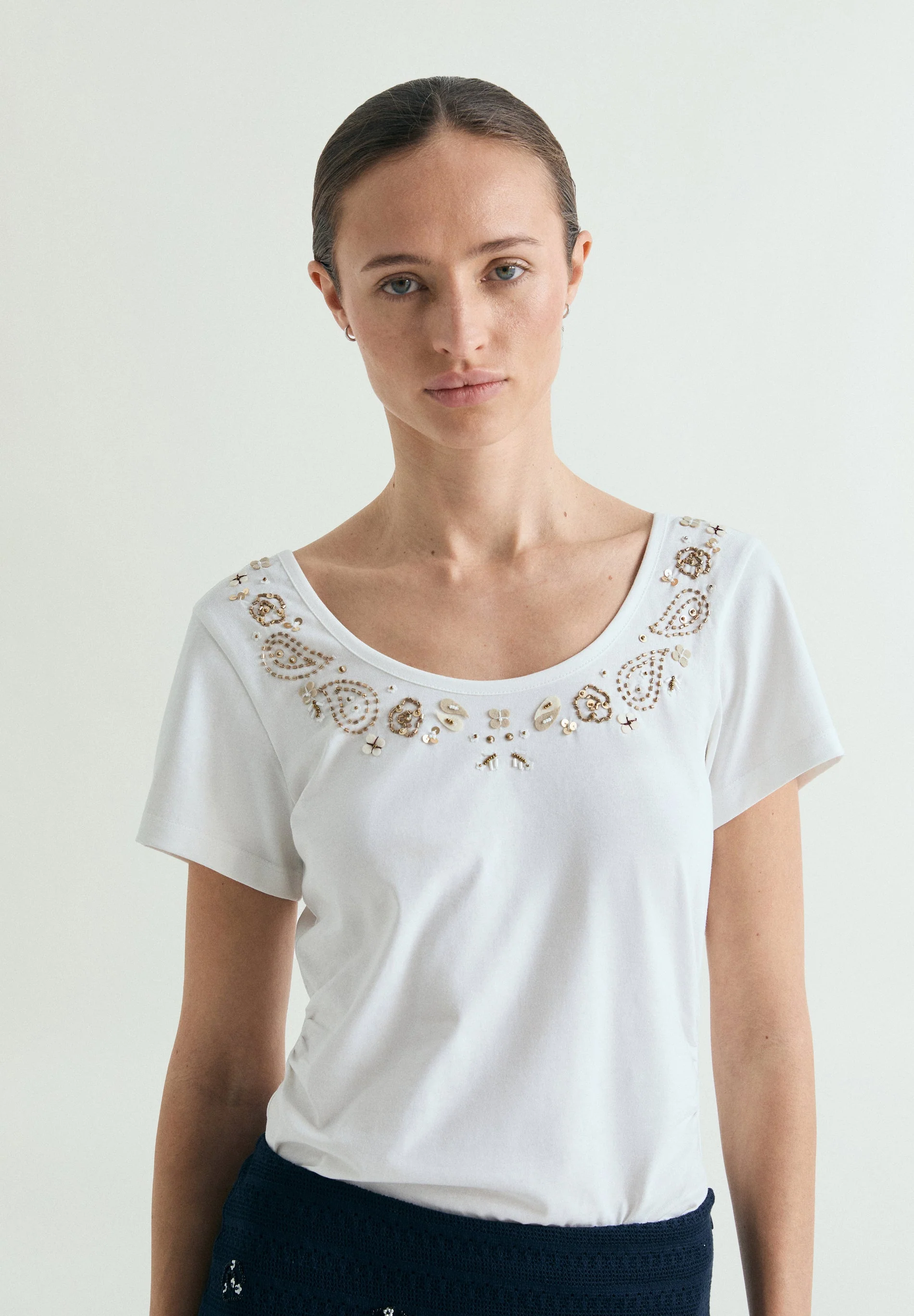 ROUND NECK T-SHIRT WITH BEADS