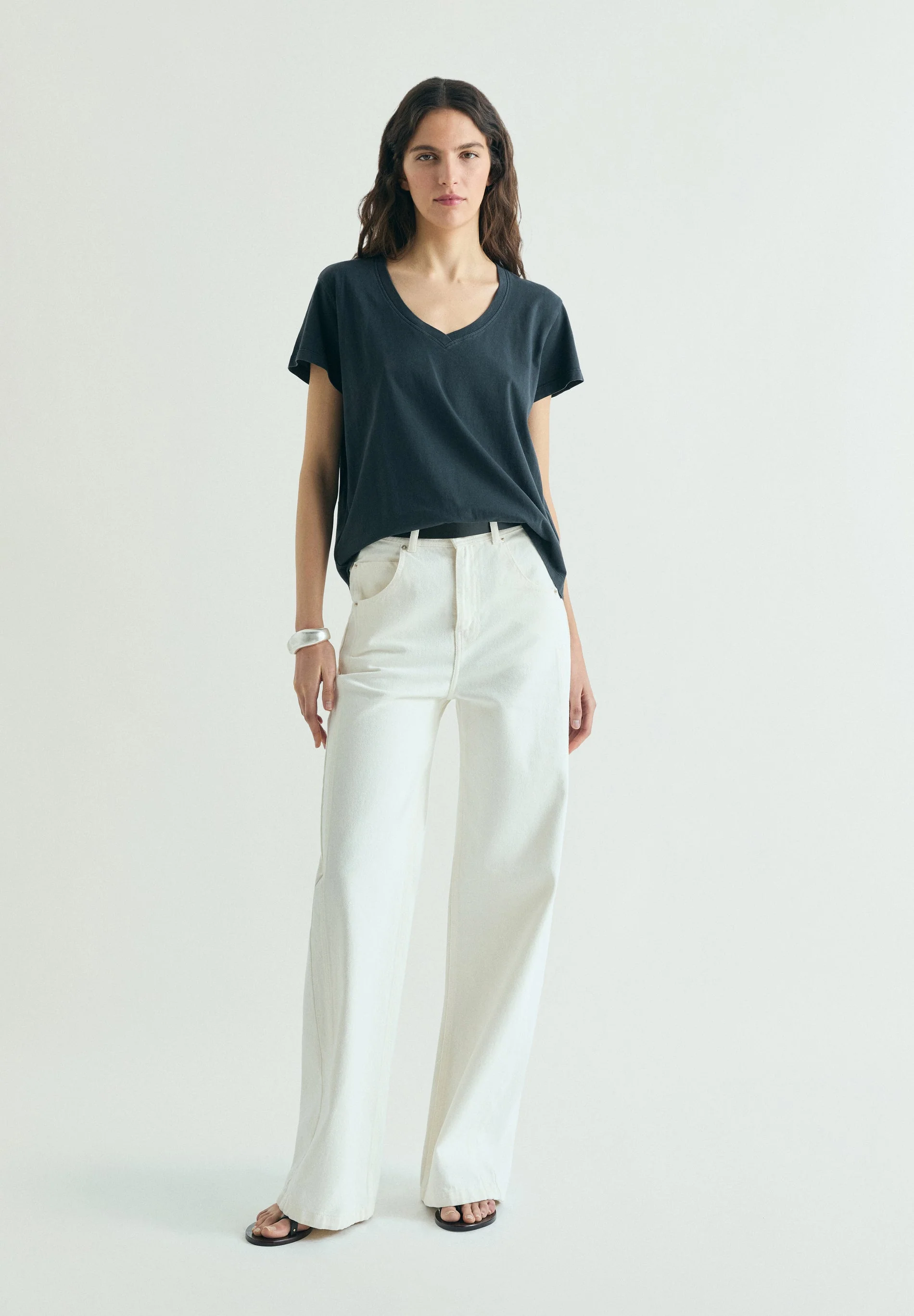 BASIC V-NECK T-SHIRT - Image 3