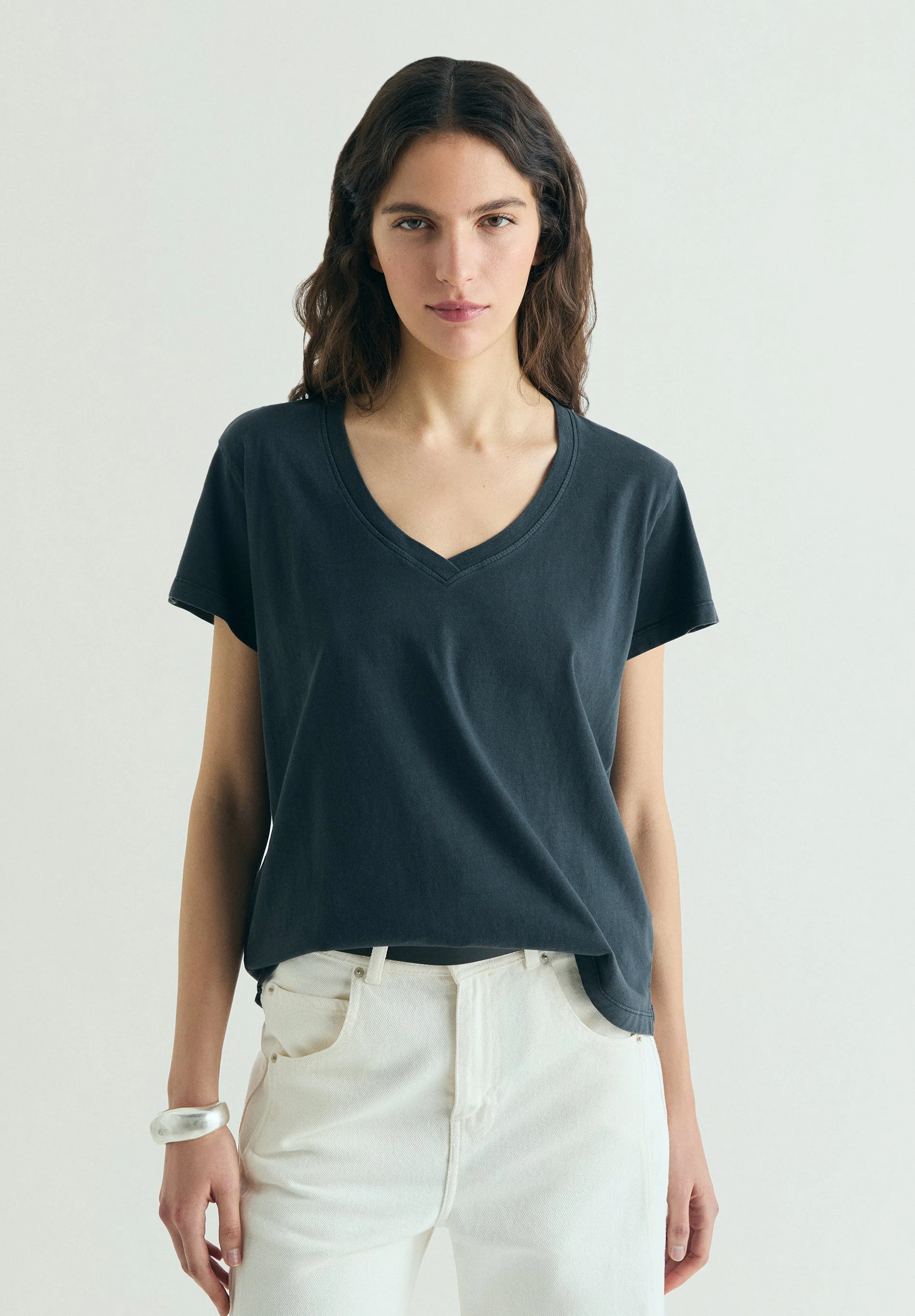 BASIC V-NECK T-SHIRT - Image 4