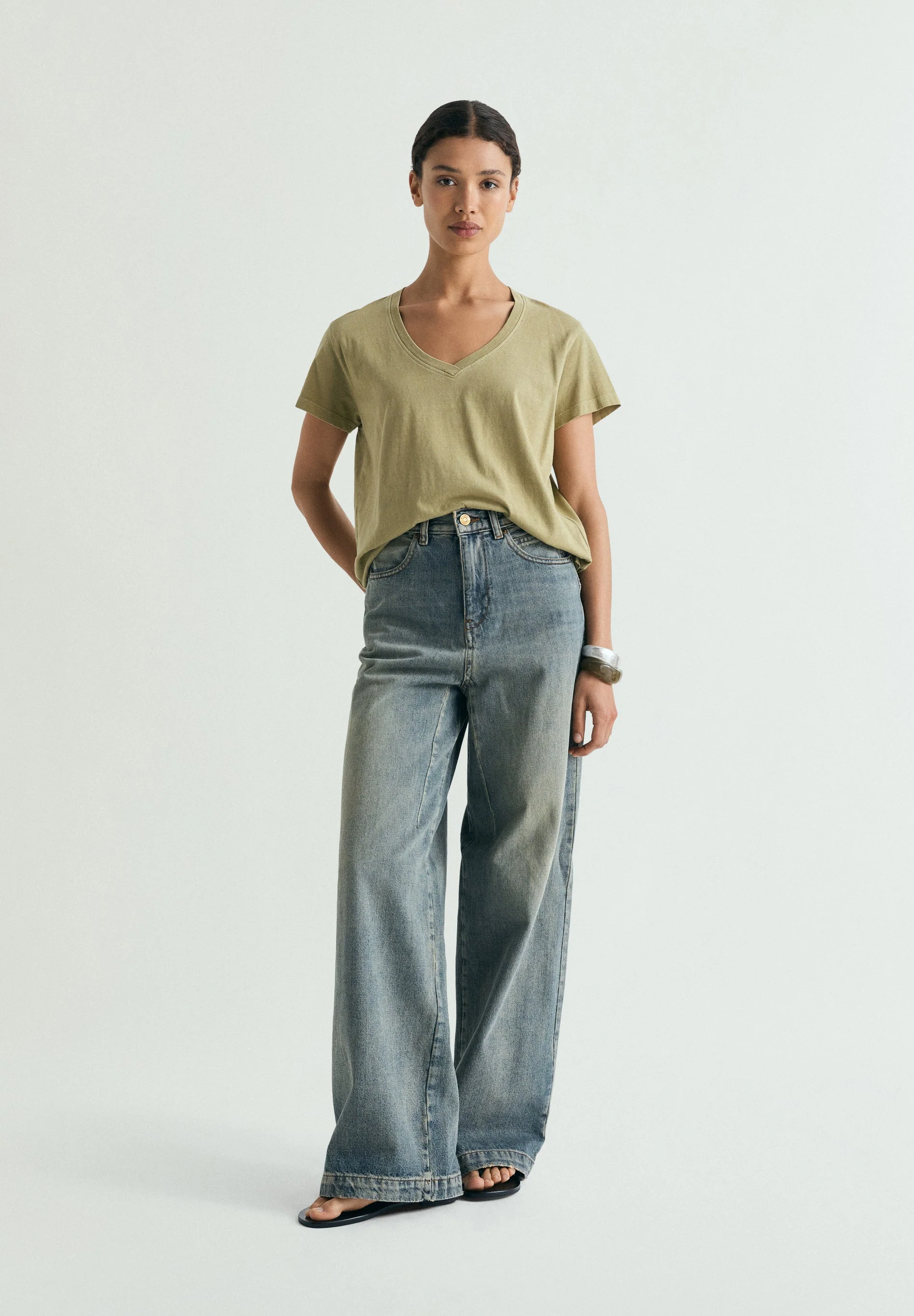 BASIC V-NECK T-SHIRT - Image 2