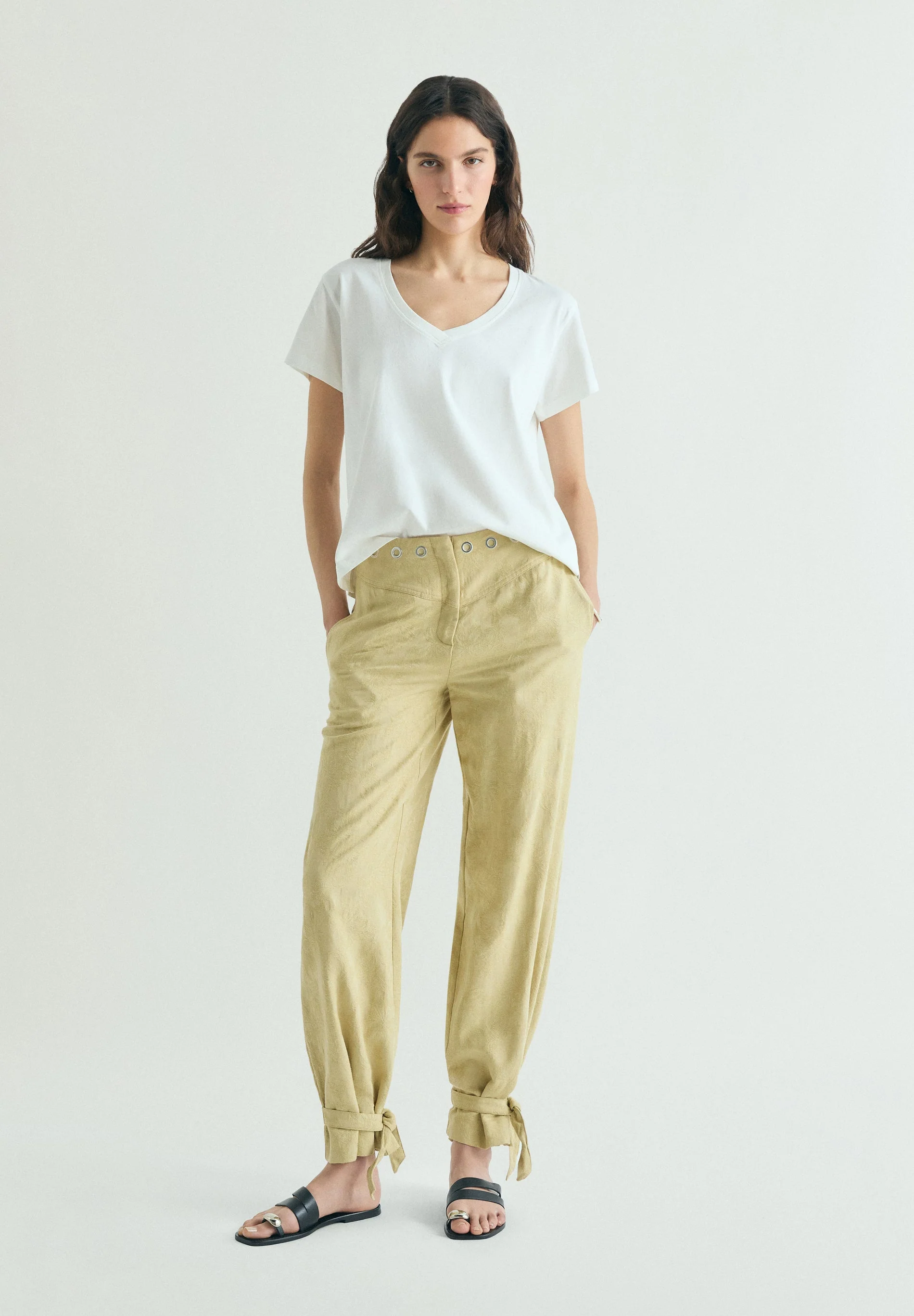 BASIC V-NECK T-SHIRT - Image 2