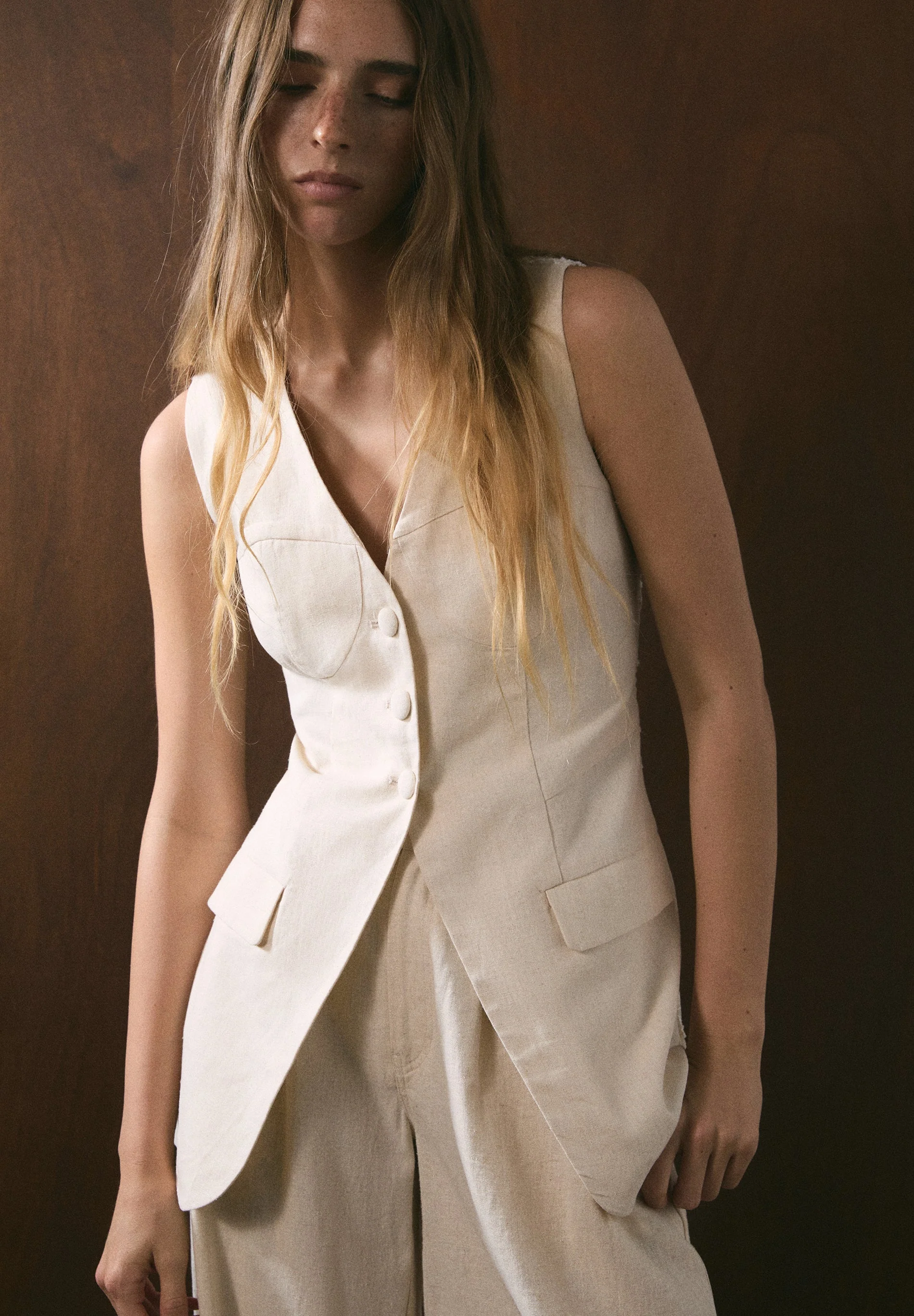 TEXTURED LINEN WAISTCOAT - Image 6