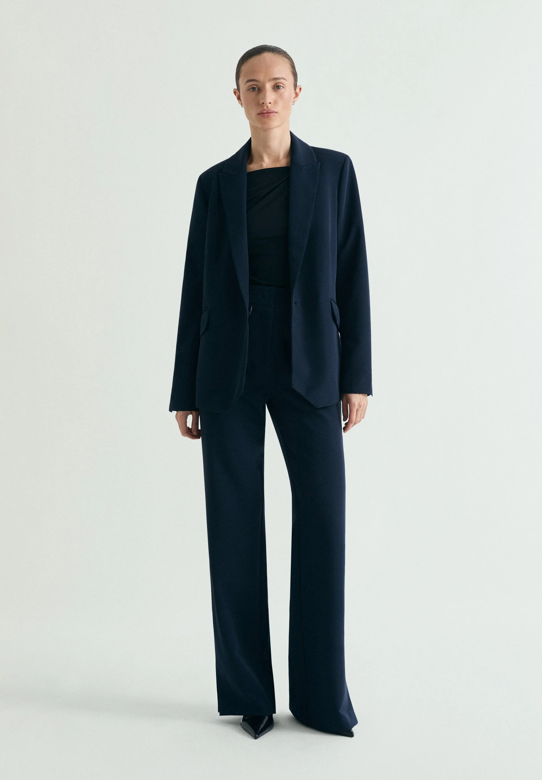 TROUSERS WITH TOPSTITCHING DETAIL