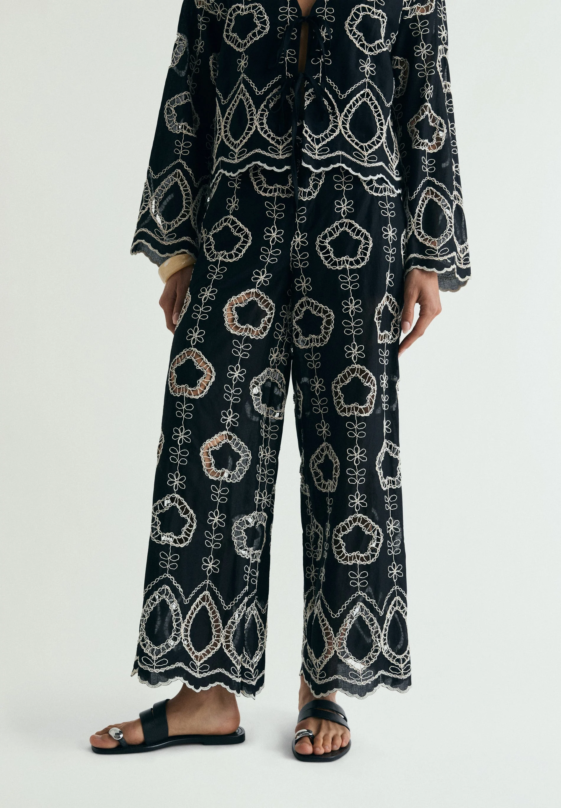 TROUSERS WITH CONTRAST EMBROIDERY - Image 2