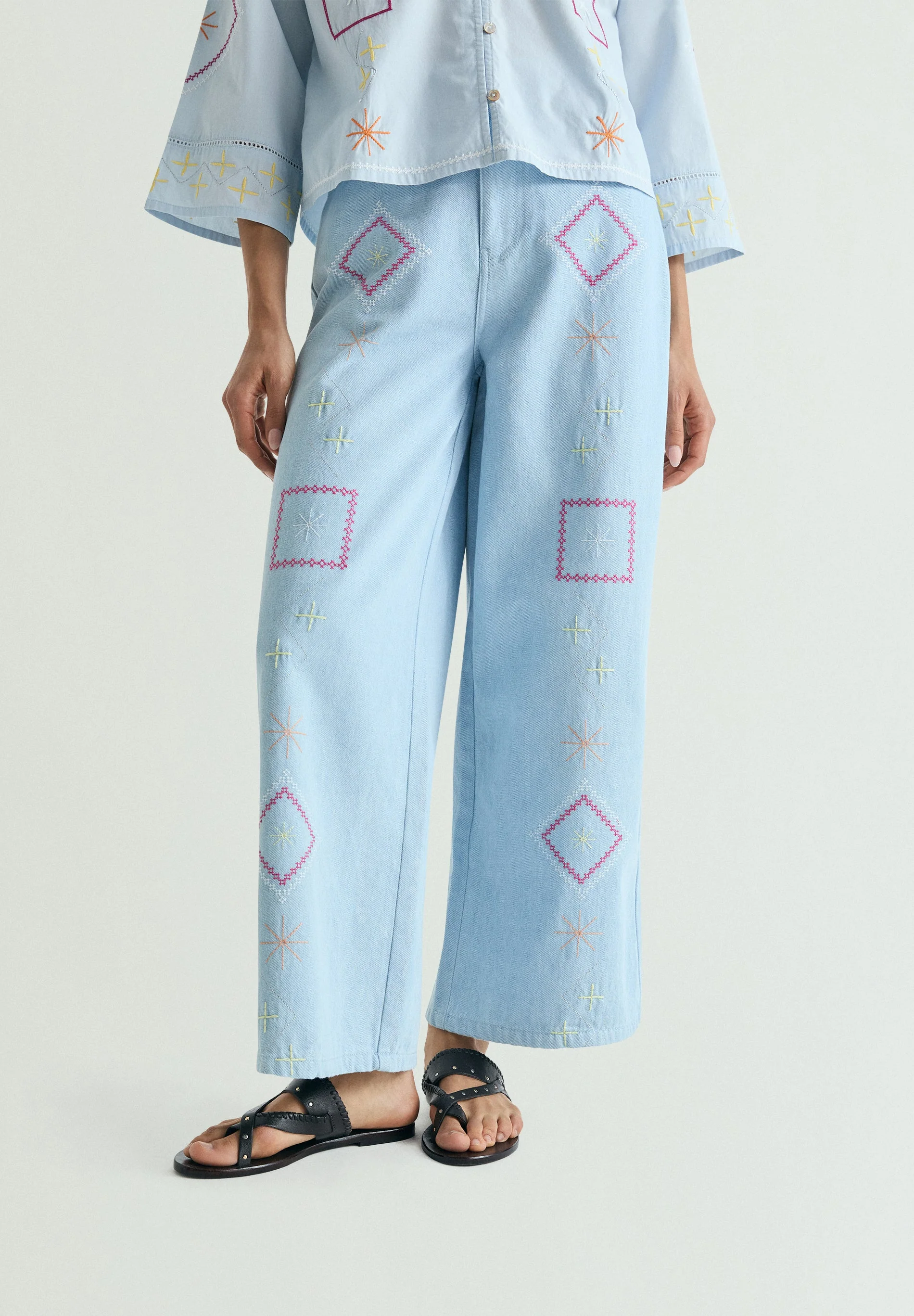 EMBROIDERED WIDE LEG JEANS - Image 2
