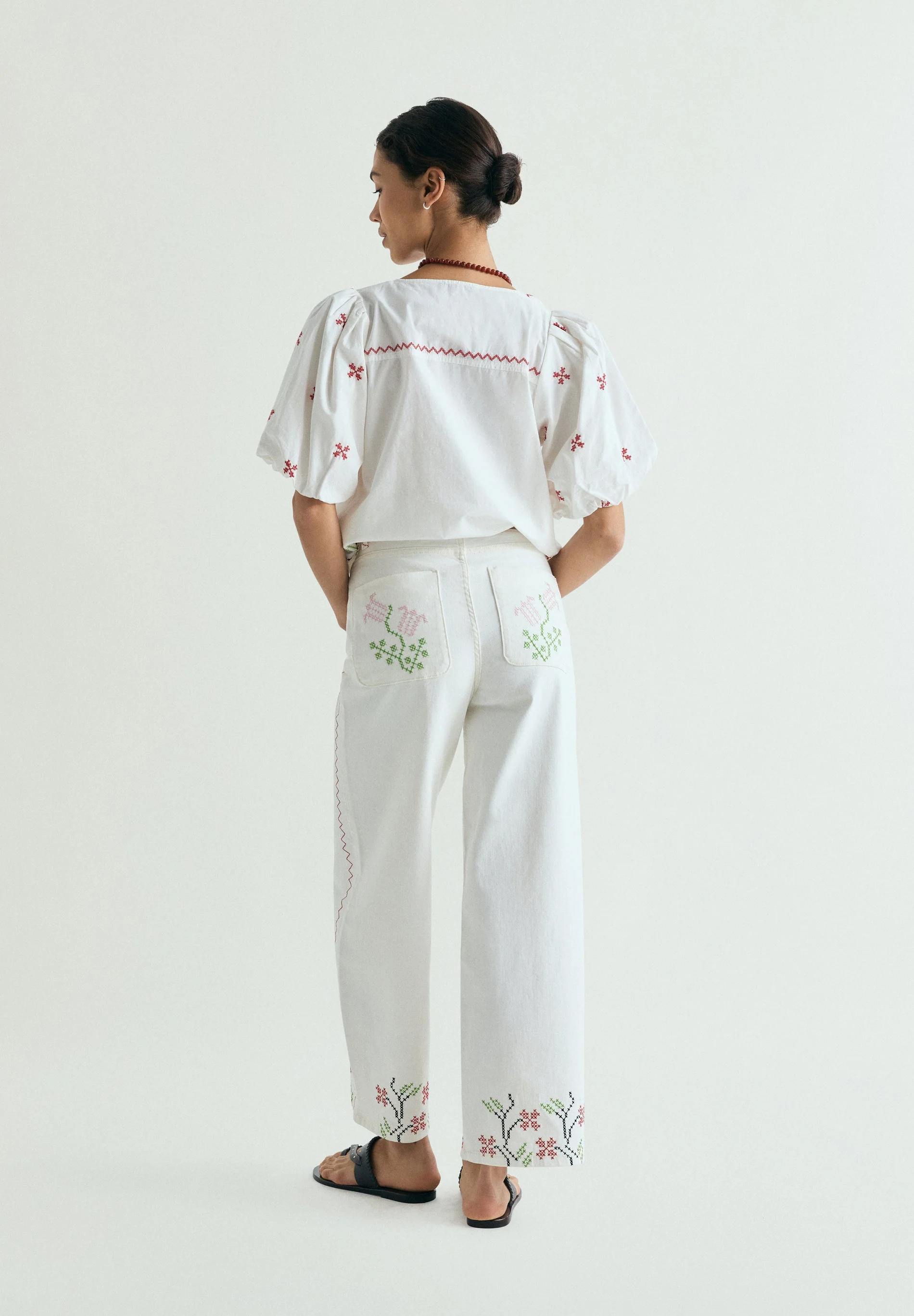 WIDE LEG JEANS WITH FLORAL EMBROIDERY - Image 3
