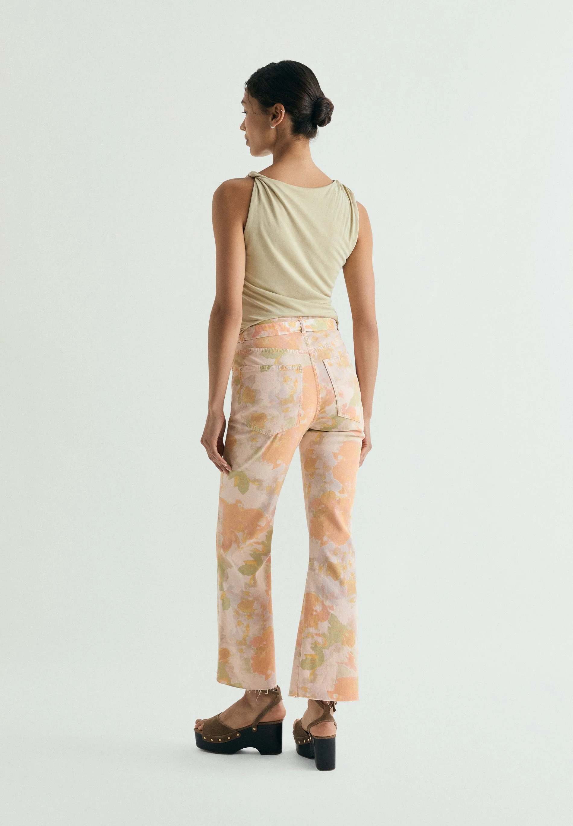 FLARED FLORAL PRINT JEANS - Image 3