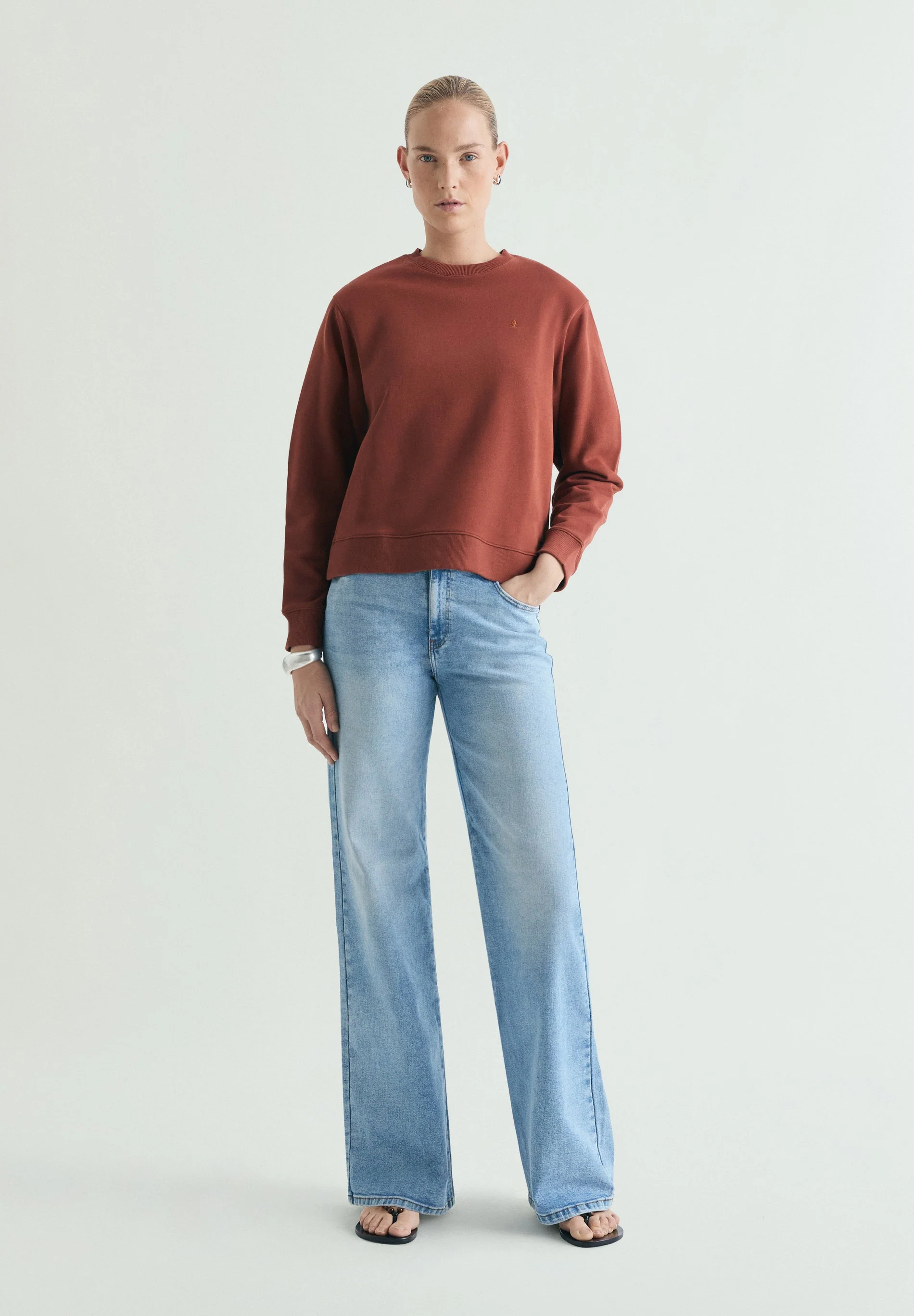 BASIC SKULL SWEATSHIRT