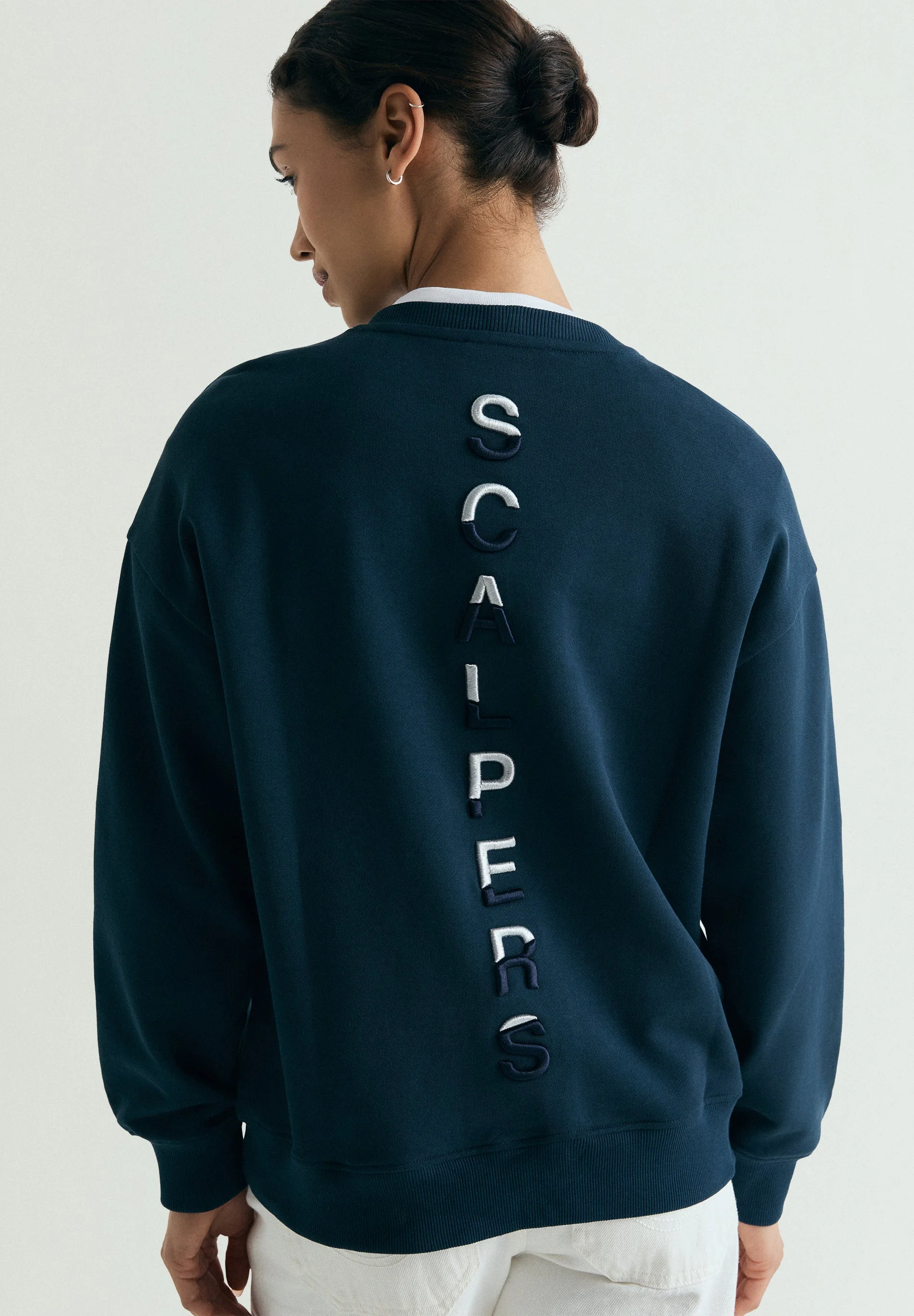 SWEATSHIRT WITH BACK EMBROIDERY