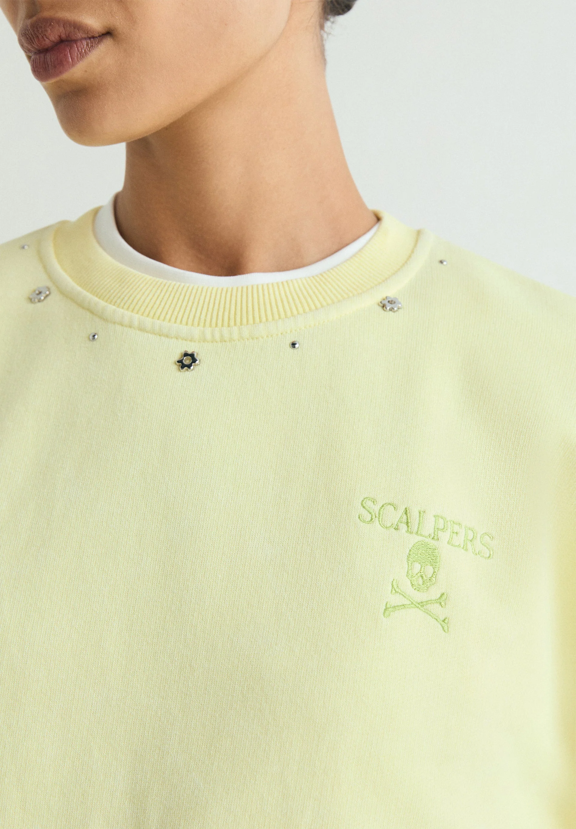 STUDDED SKULL HOODIE - Image 3