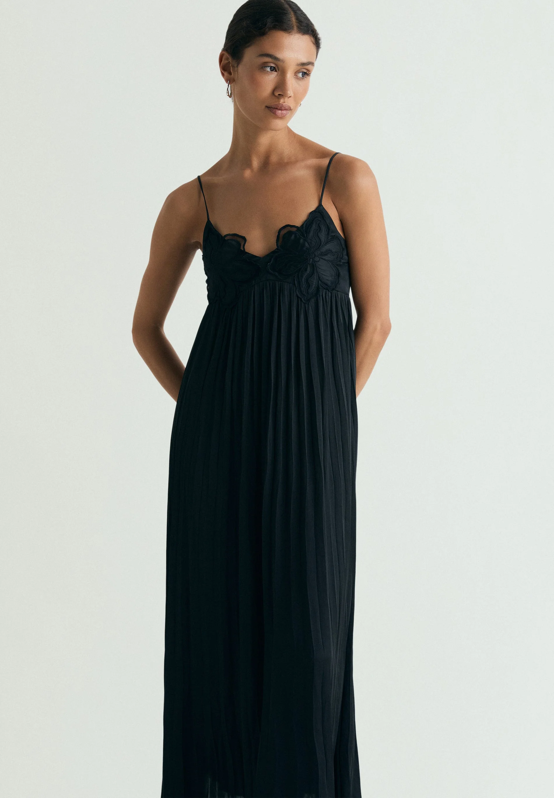 MIDI DRESS WITH FLORAL DETAIL - Image 2