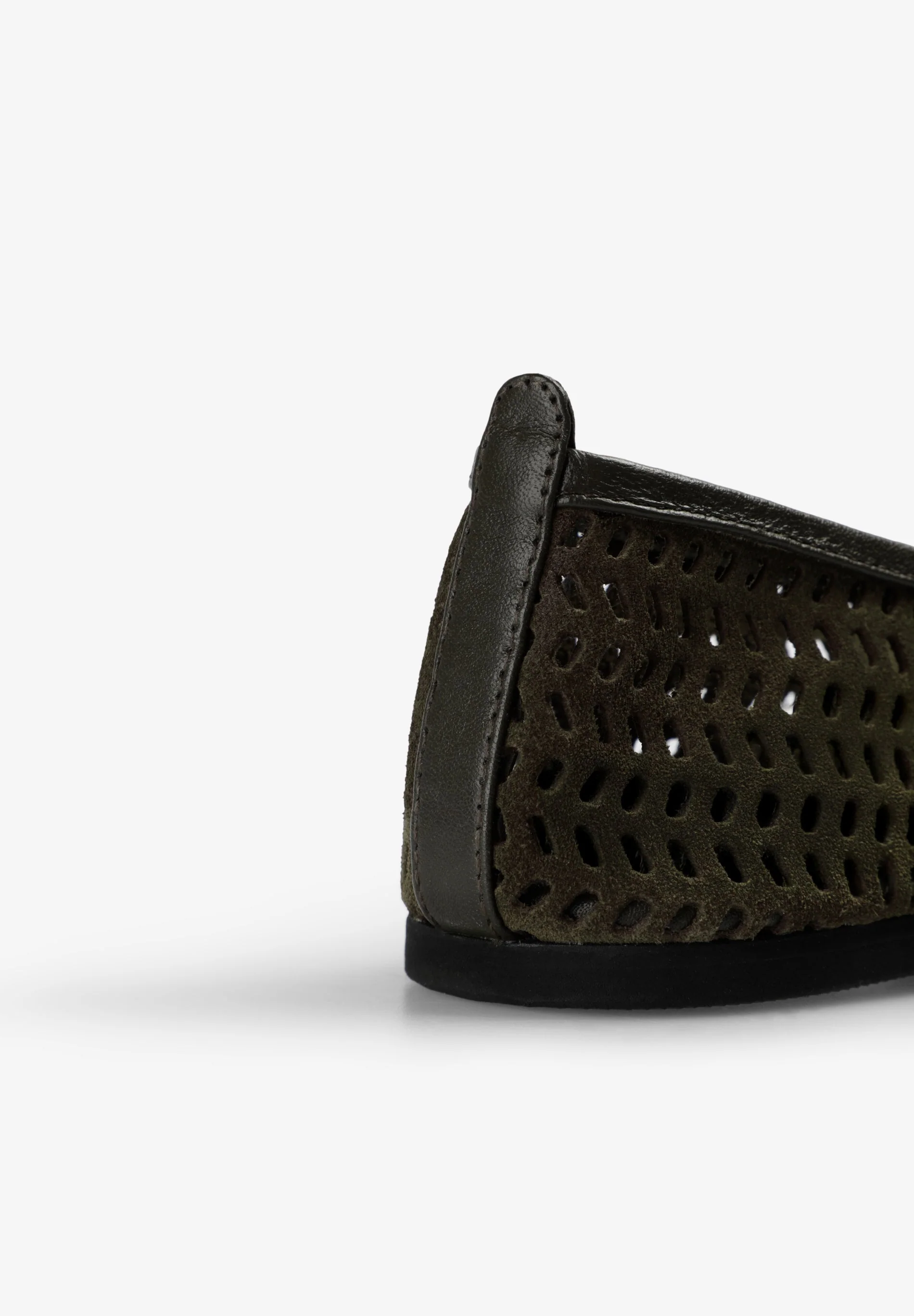 LEATHER BALLET FLATS WITH VENTS - Image 3