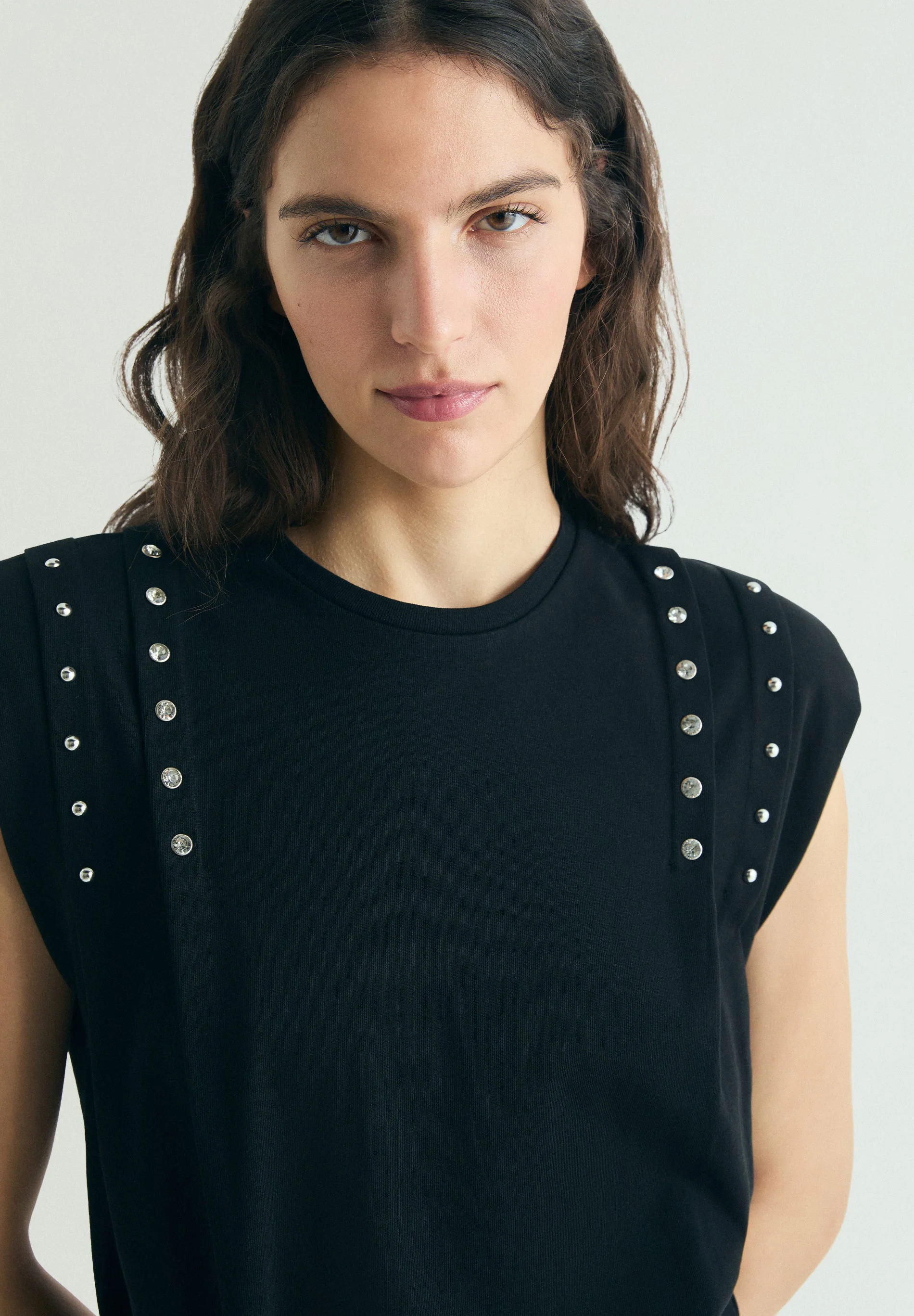 SLEEVELESS STUDDED T-SHIRT - Image 2