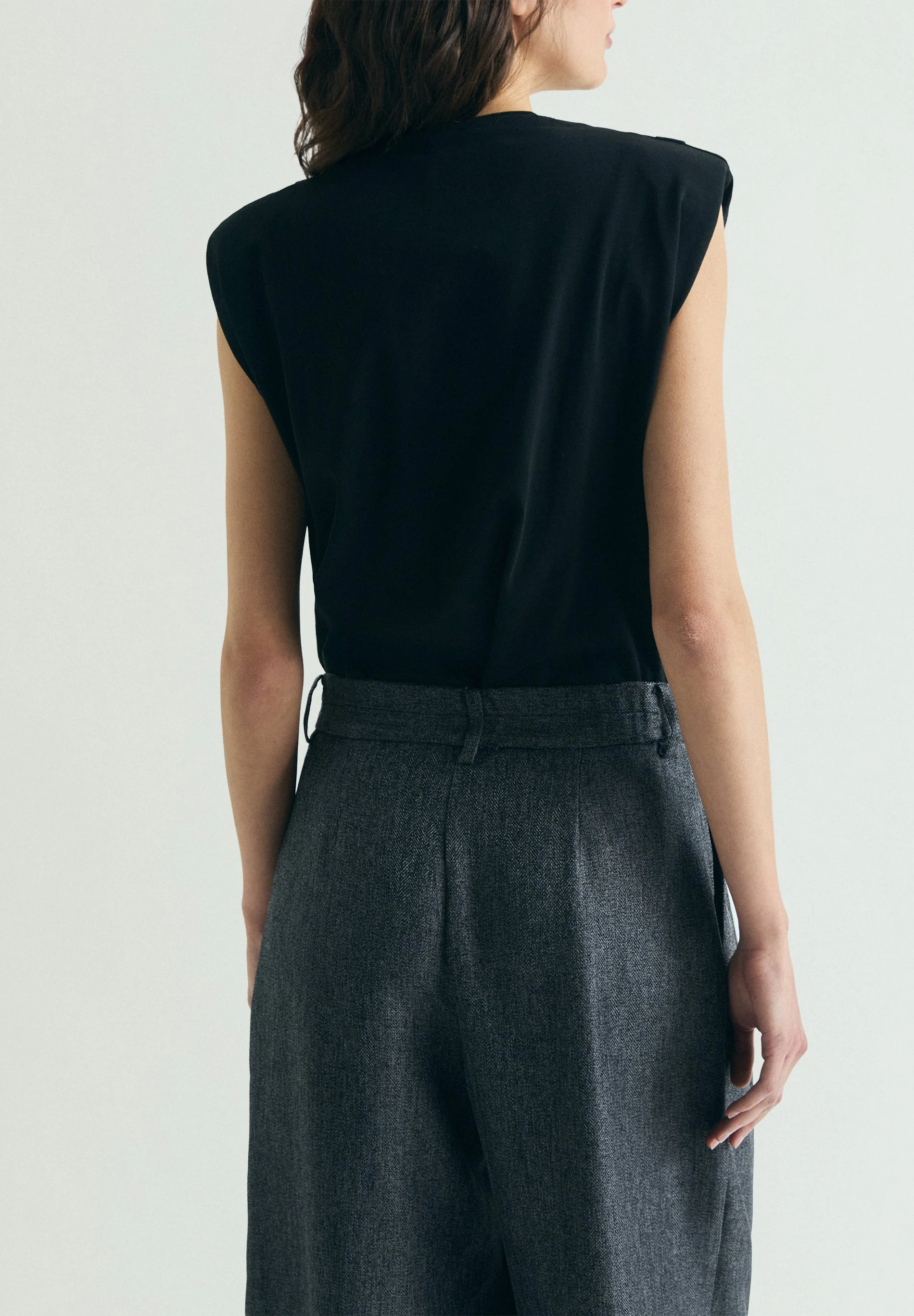 SLEEVELESS STUDDED T-SHIRT - Image 4