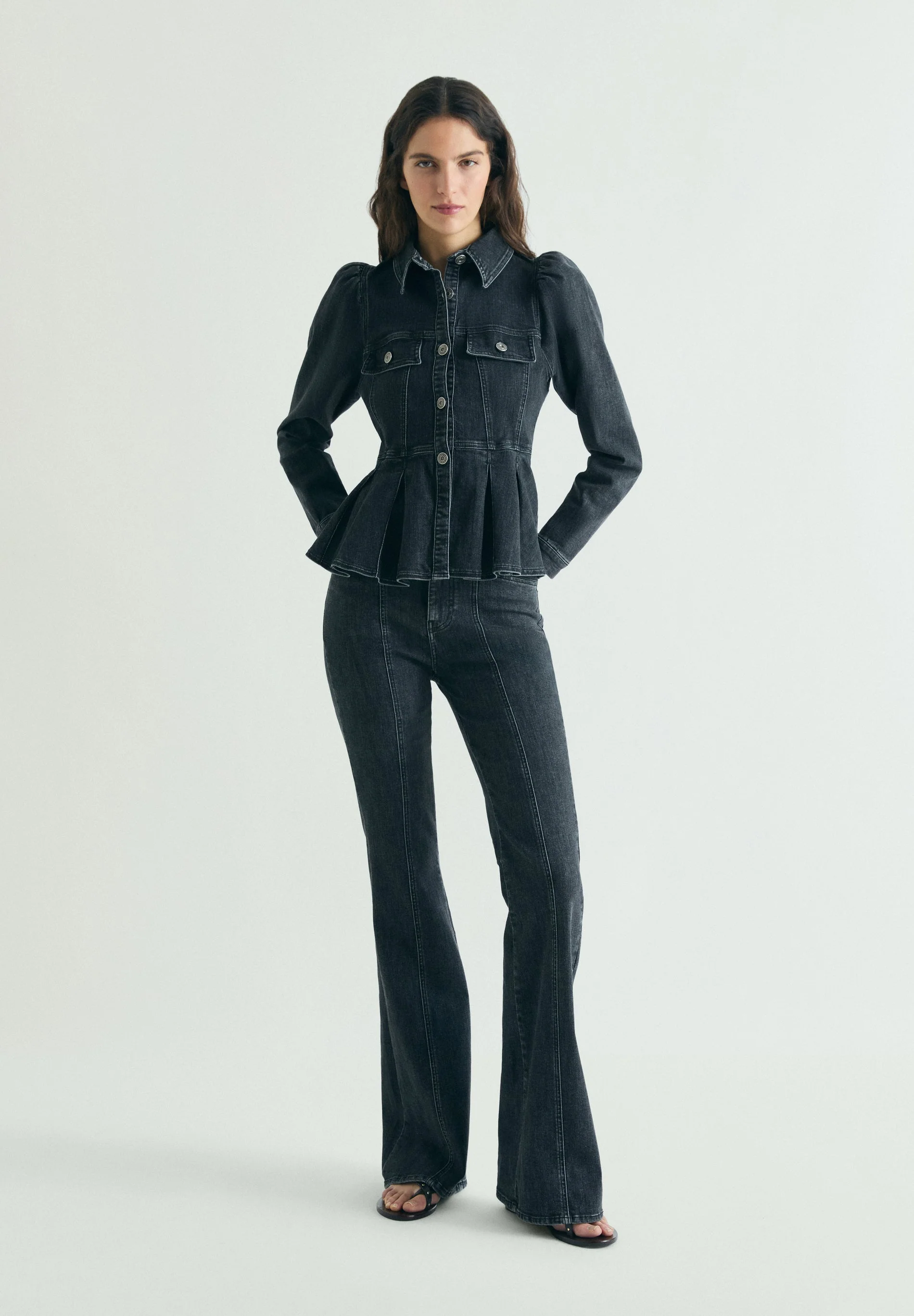 BOOTCUT JEANS WITH BUTTONS