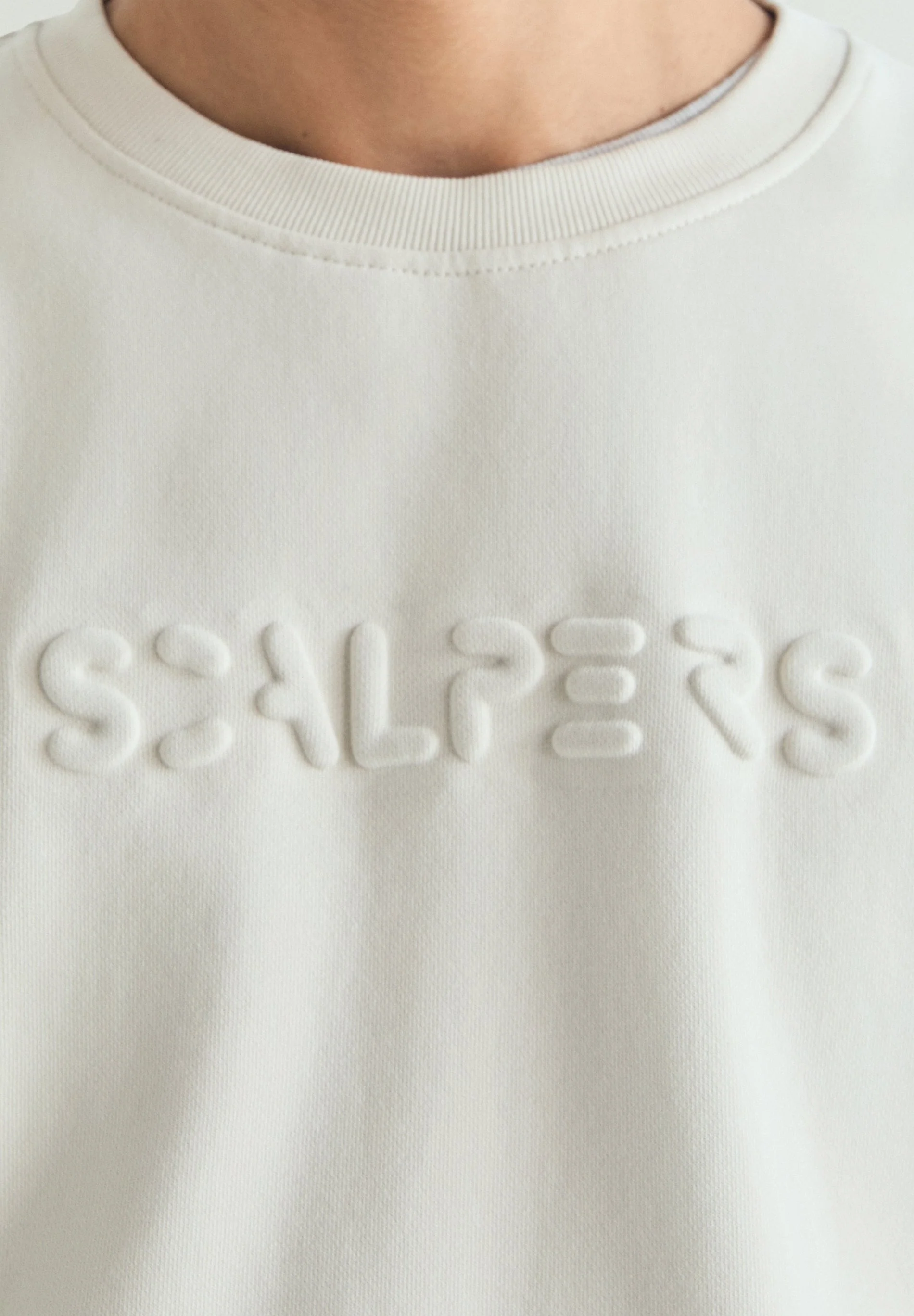SWEATSHIRT WITH EMBOSSED SKULL - Image 3