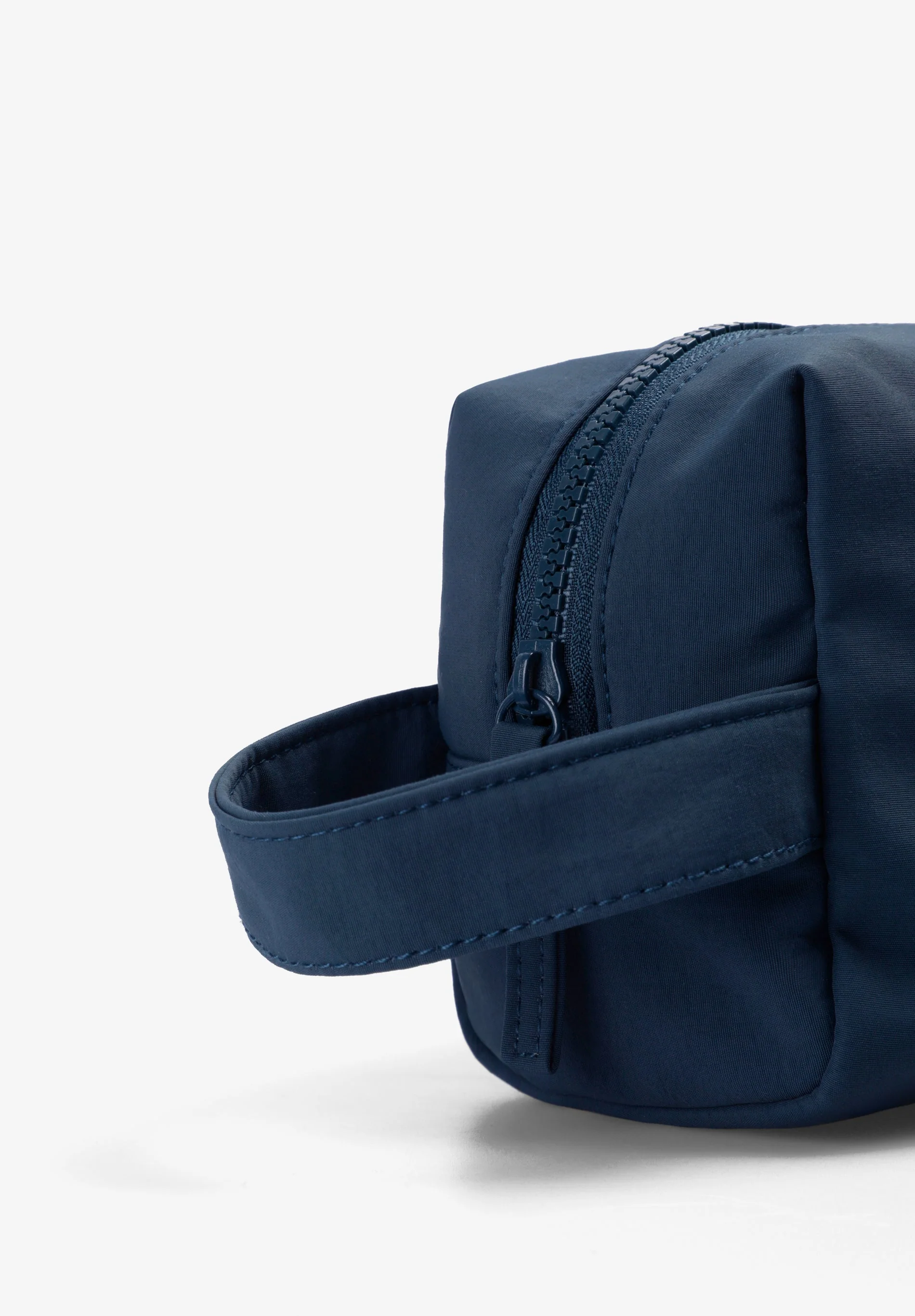SKULL CLUB TOILETRY BAG - Image 5