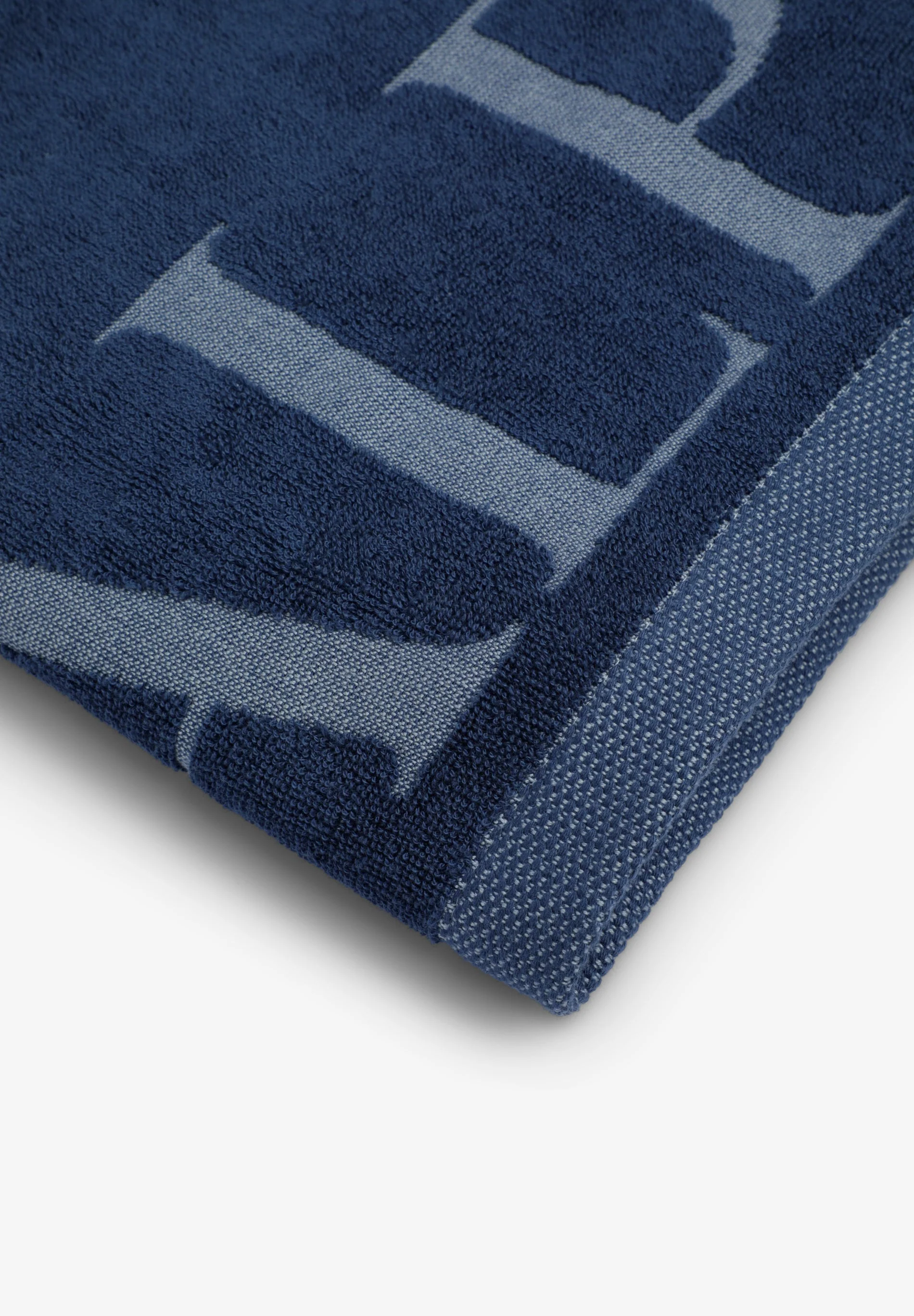 TOWEL WITH TWO-TONE LOGO - Image 4
