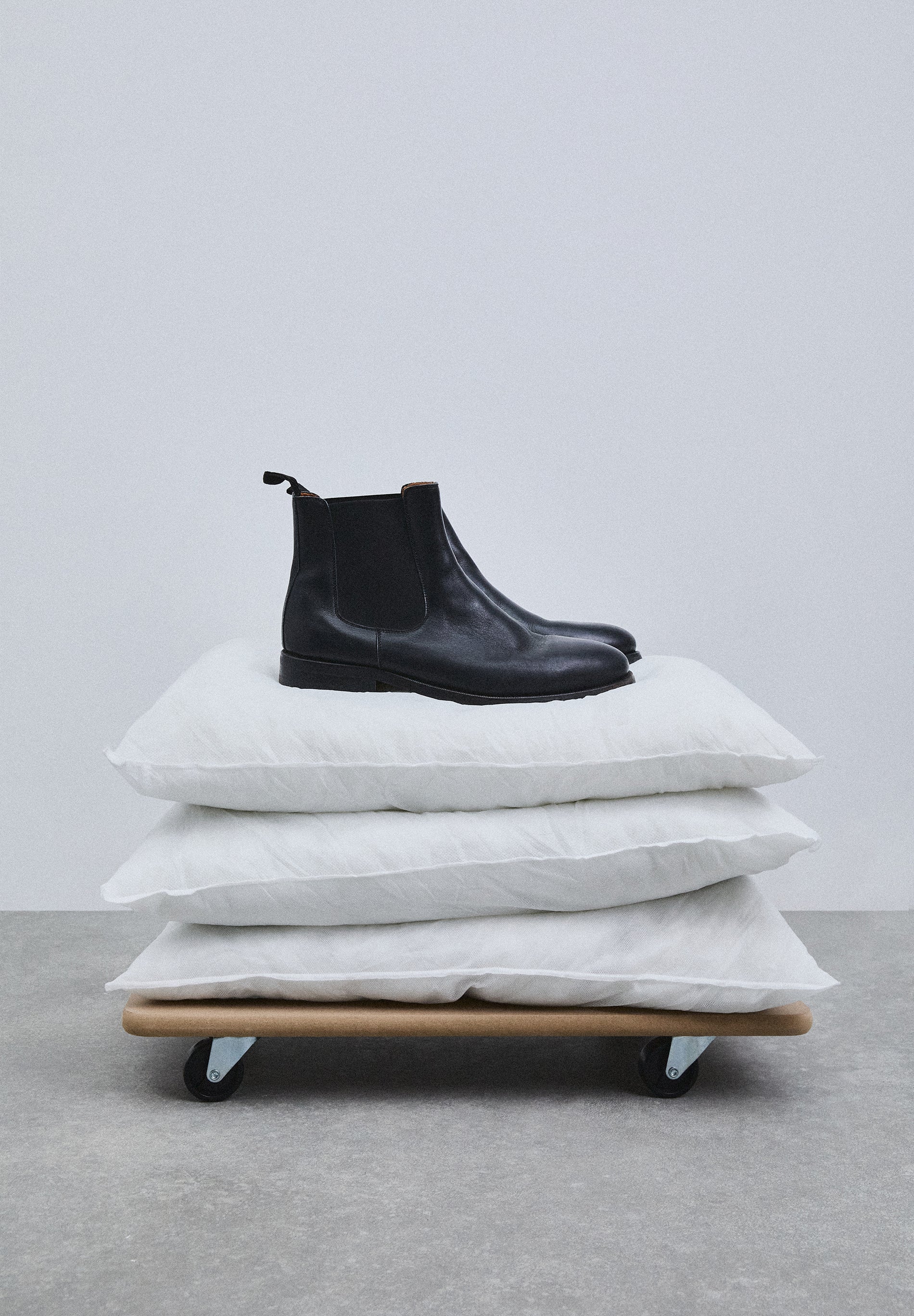 LEATHER CHELSEA BOOTS