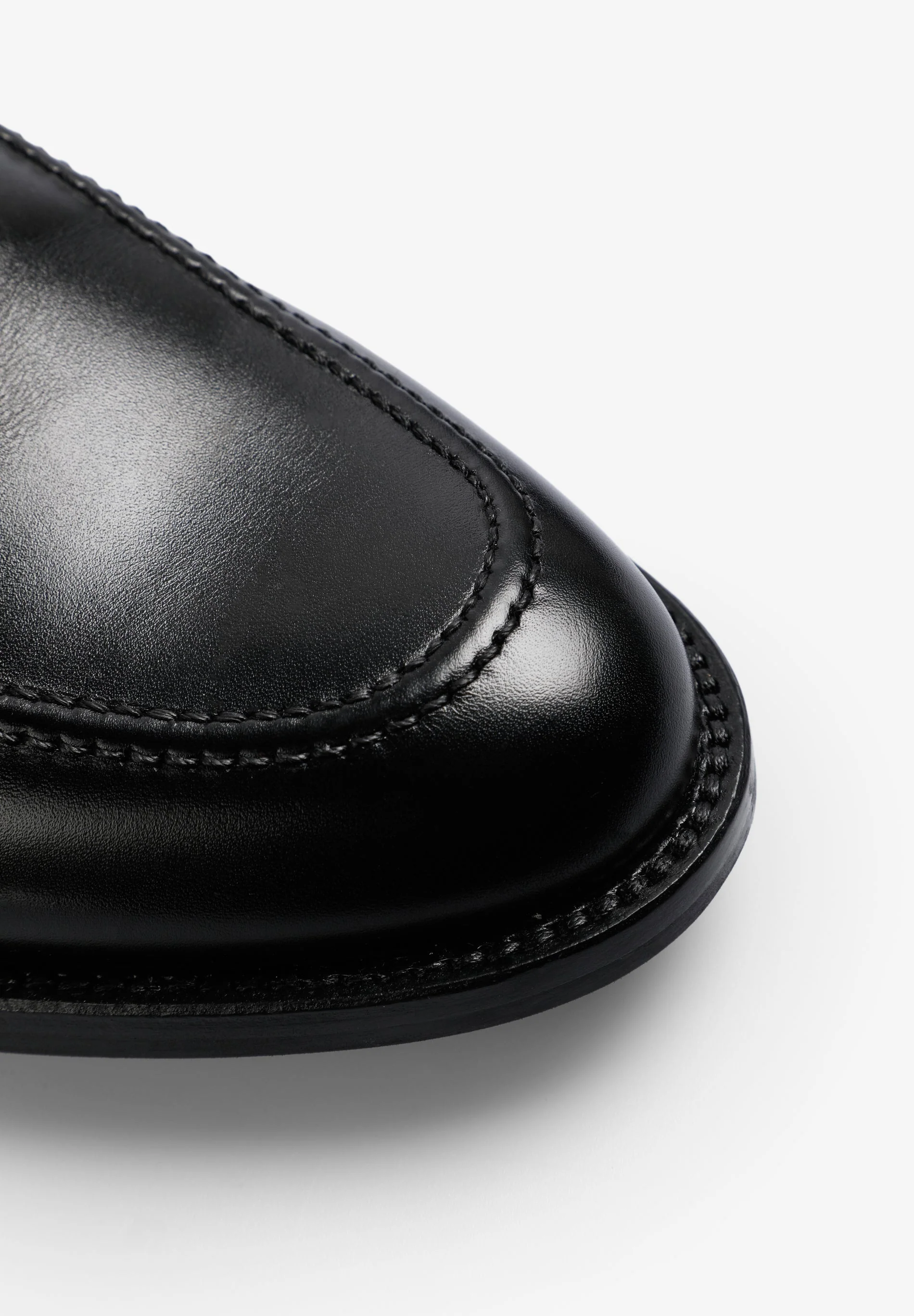 LEATHER LOAFERS WITH APRON - Image 8