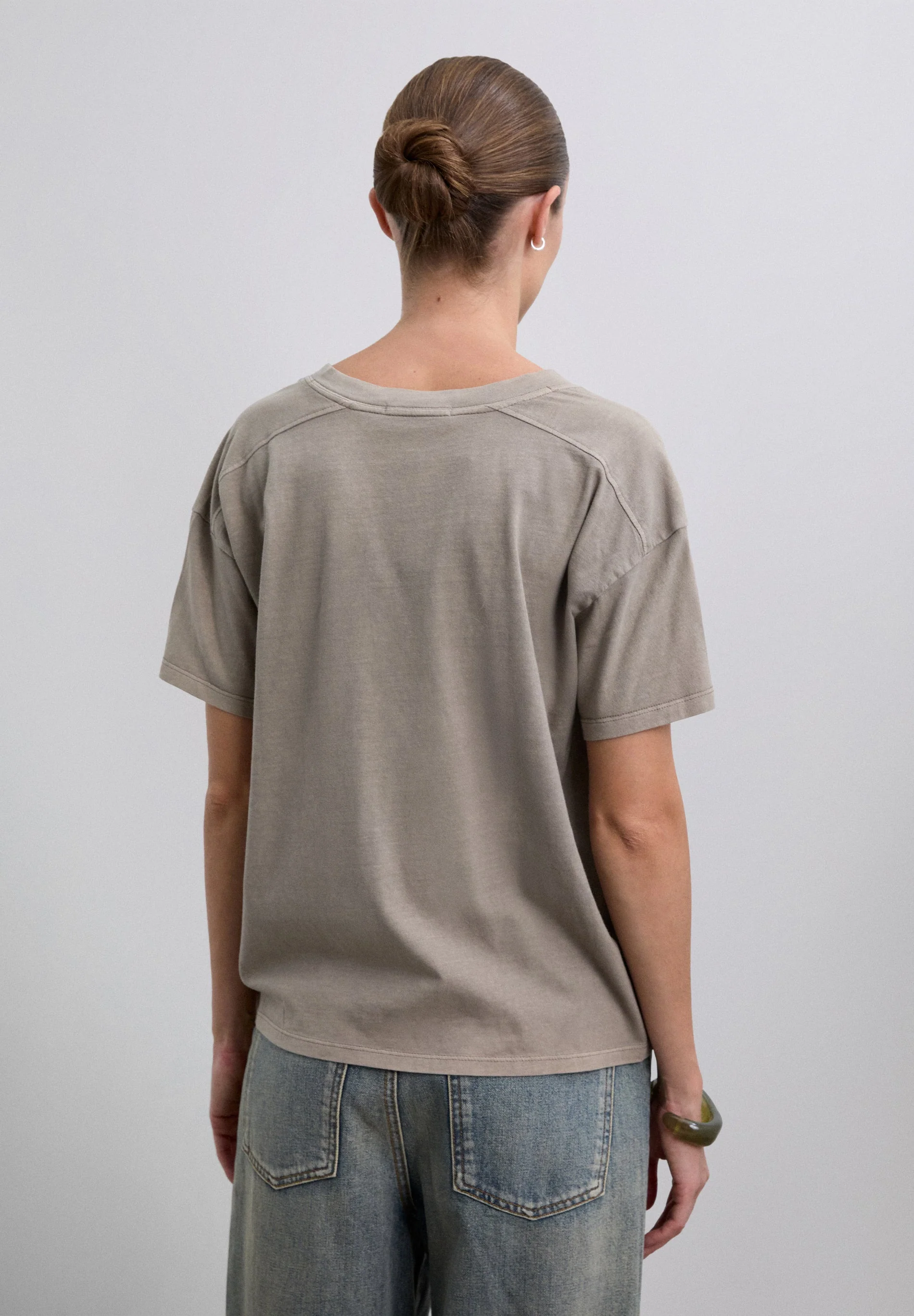 BASIC V-NECK T-SHIRT - Image 5