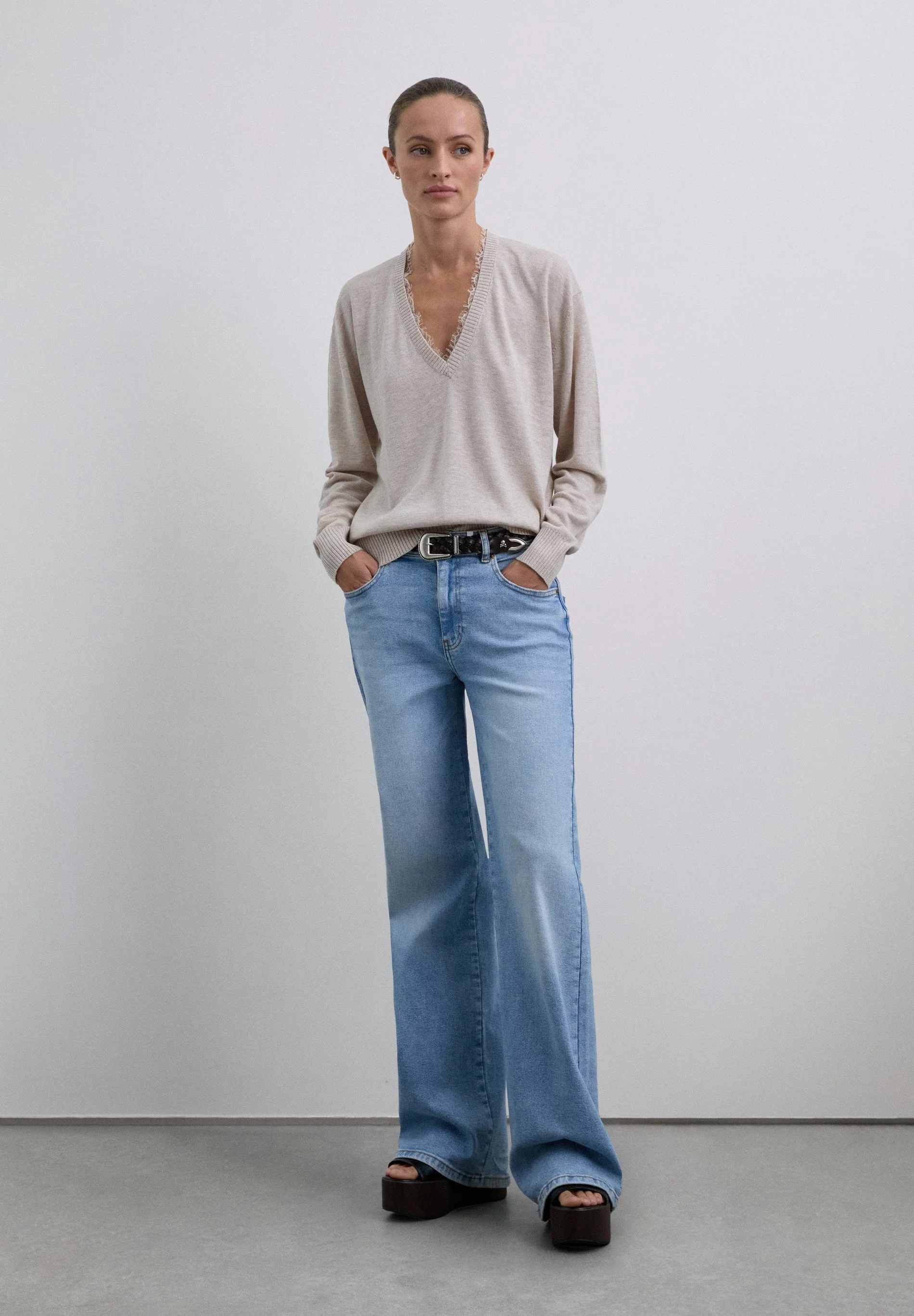 V-NECK SWEATER WITH LACE - Image 3